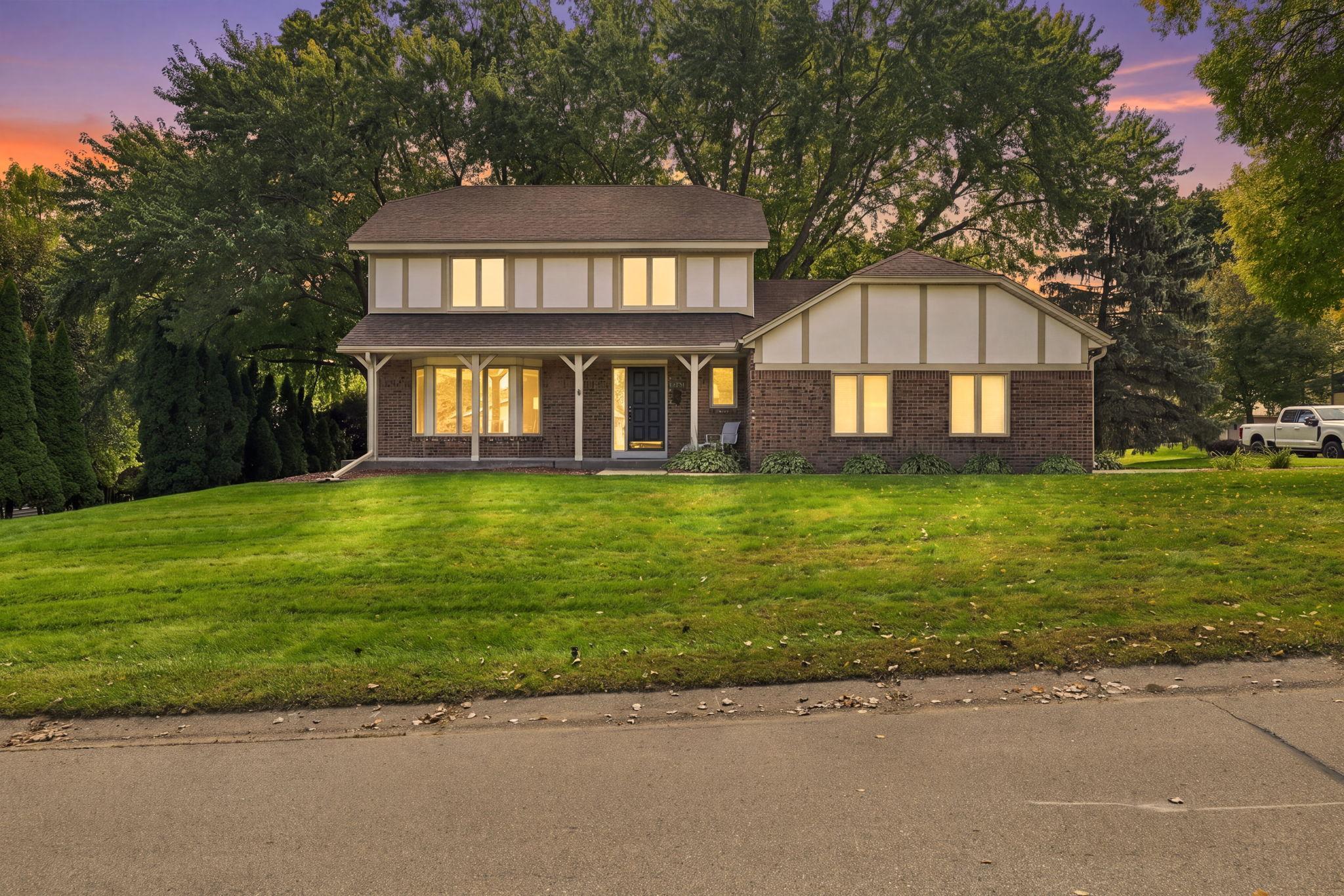 18731 Maple Leaf Drive Property Photo 1
