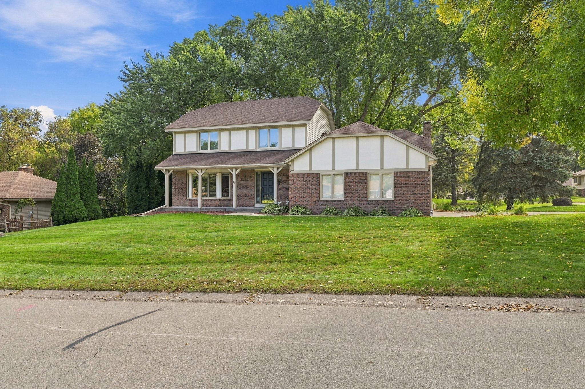 18731 Maple Leaf Drive Property Photo 3