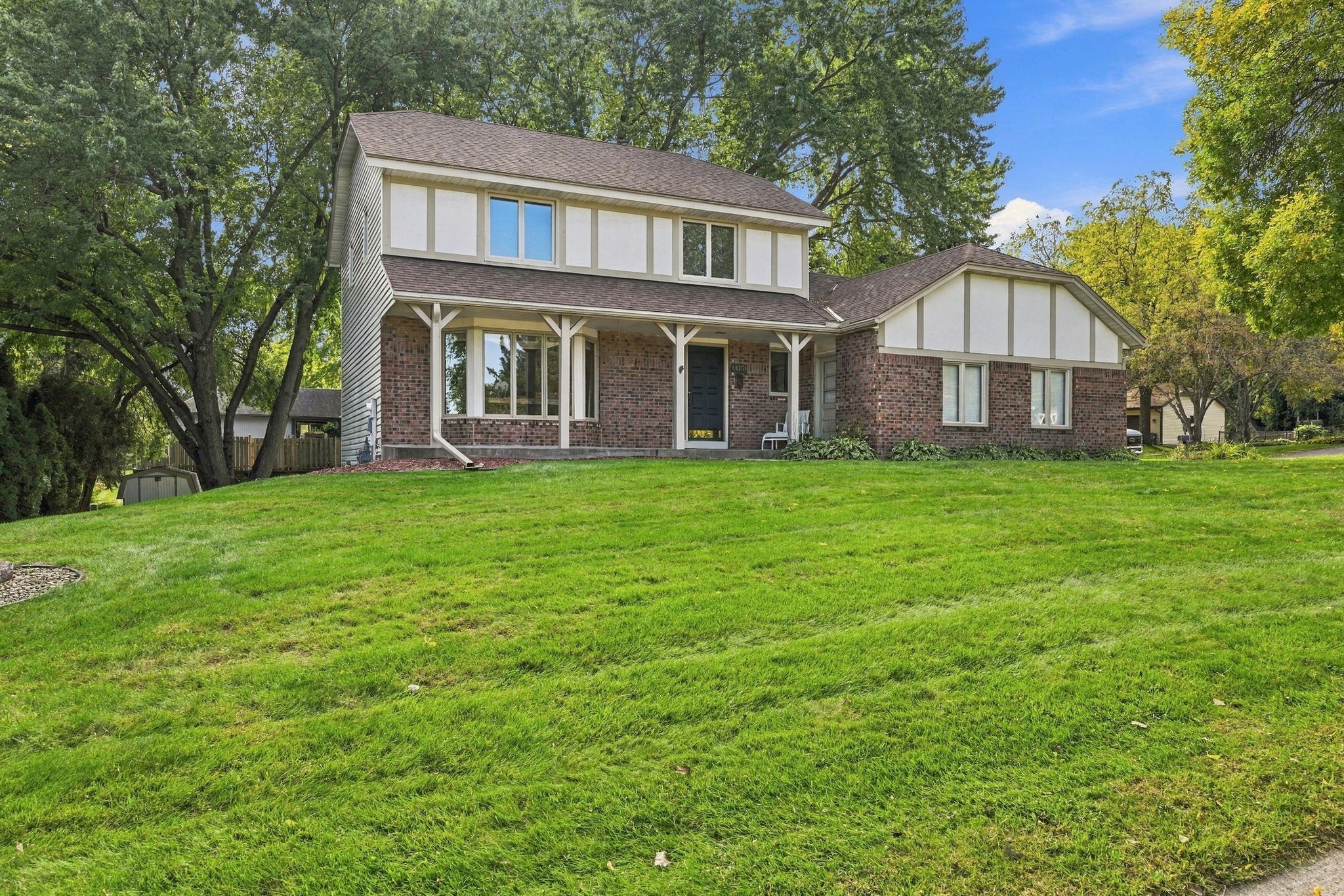 18731 Maple Leaf Drive Property Photo 4
