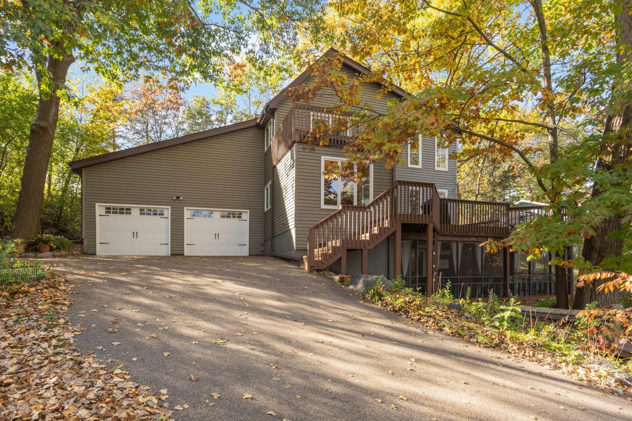 10294 Oak Shore Drive Property Photo 1