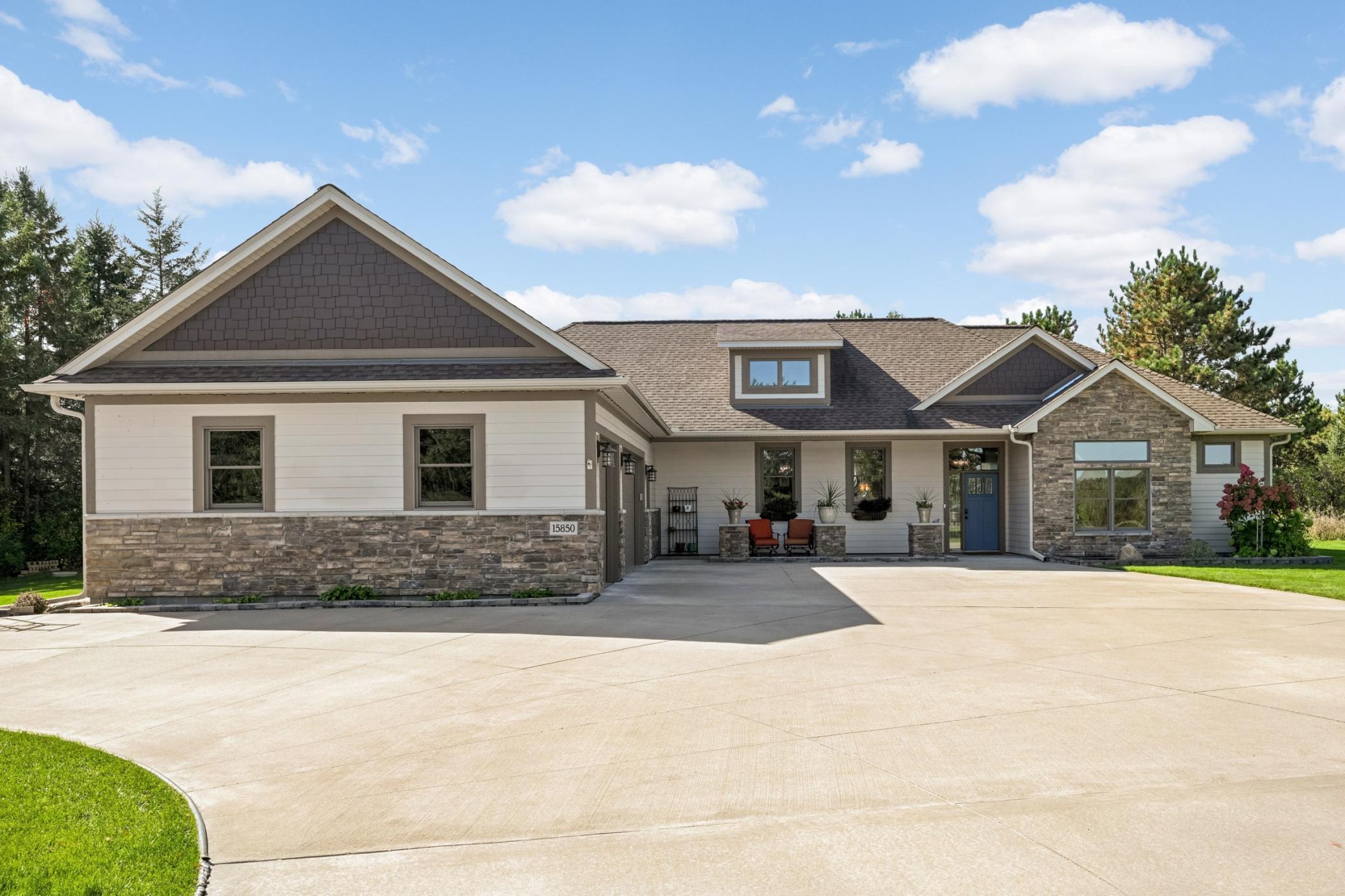 15850 116th Circle N Property Photo 2