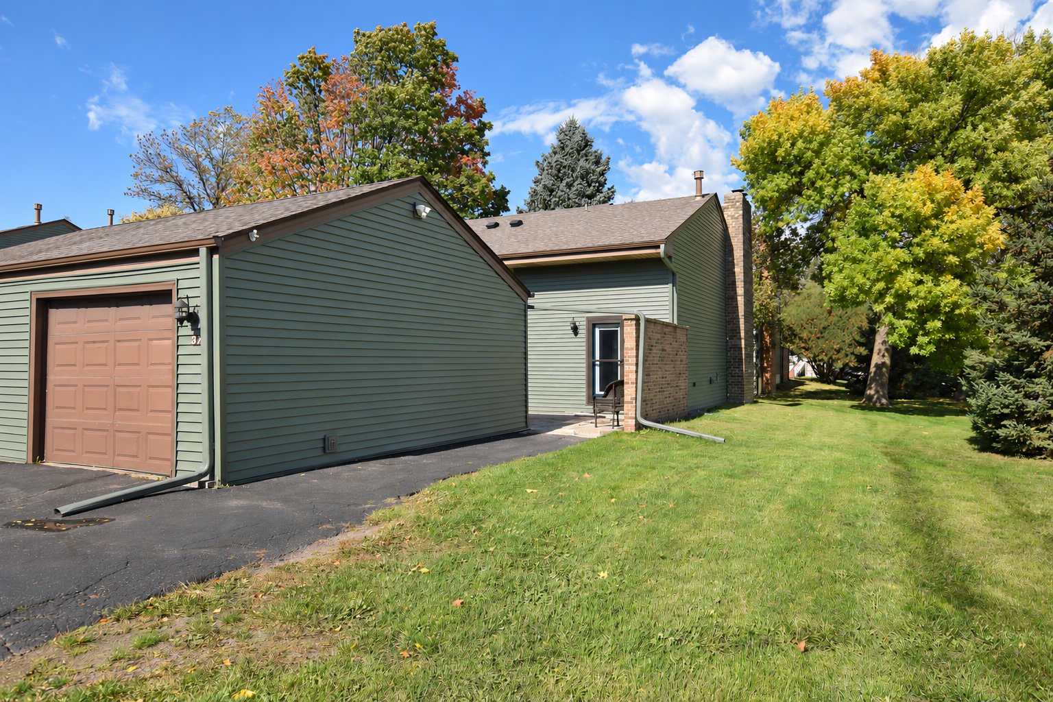 37 Marie Avenue E Property Photo 1