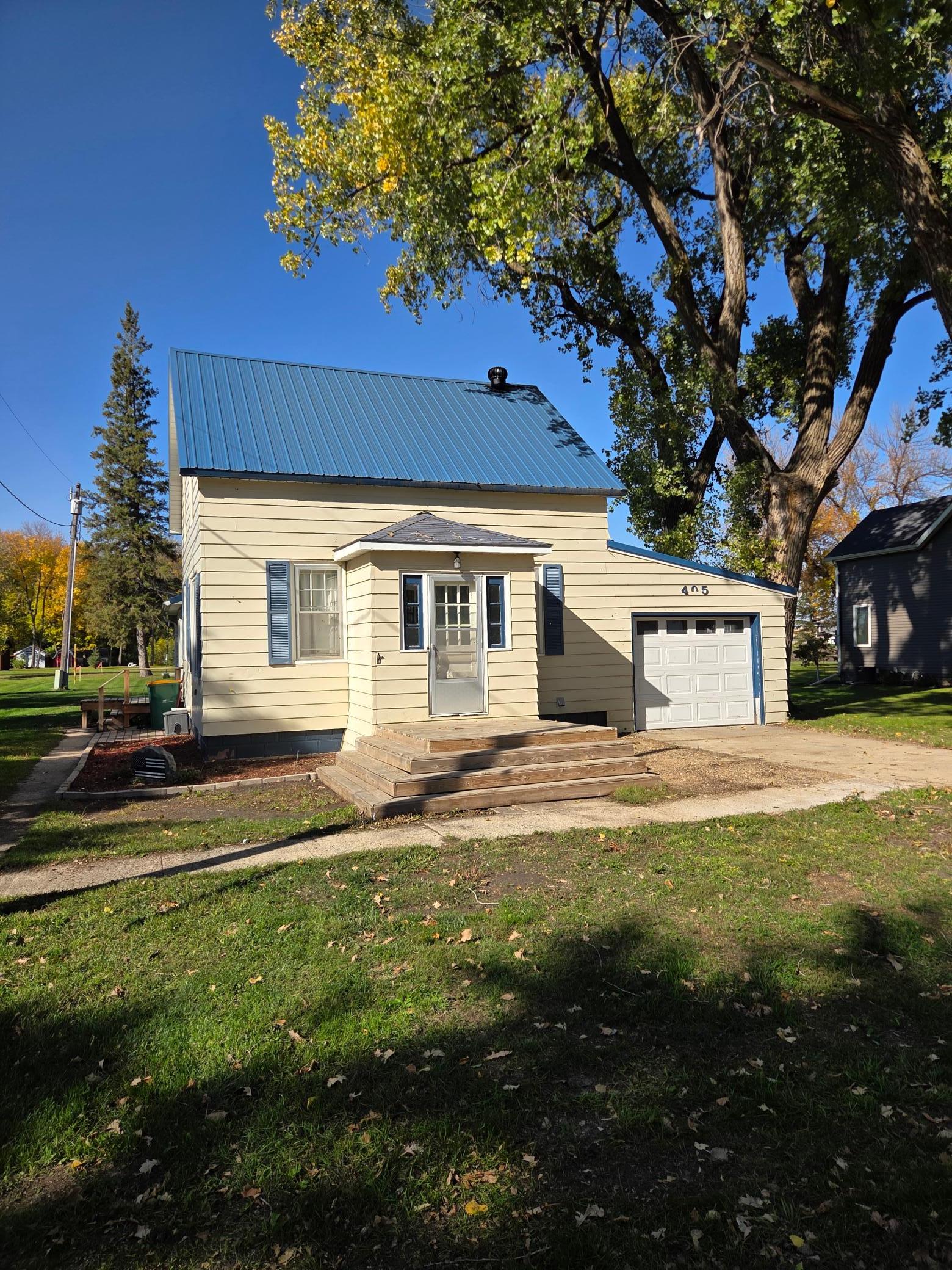 405 1st Avenue E Property Photo 1