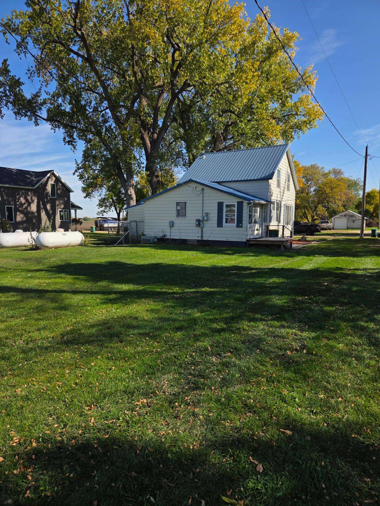 405 1st Avenue E Property Photo 2