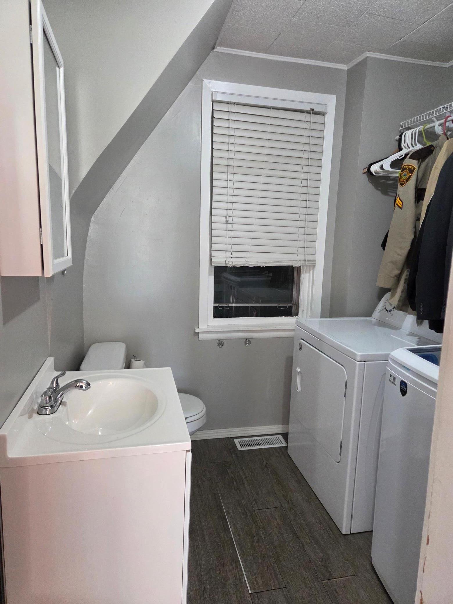405 1st Avenue E Property Photo 10