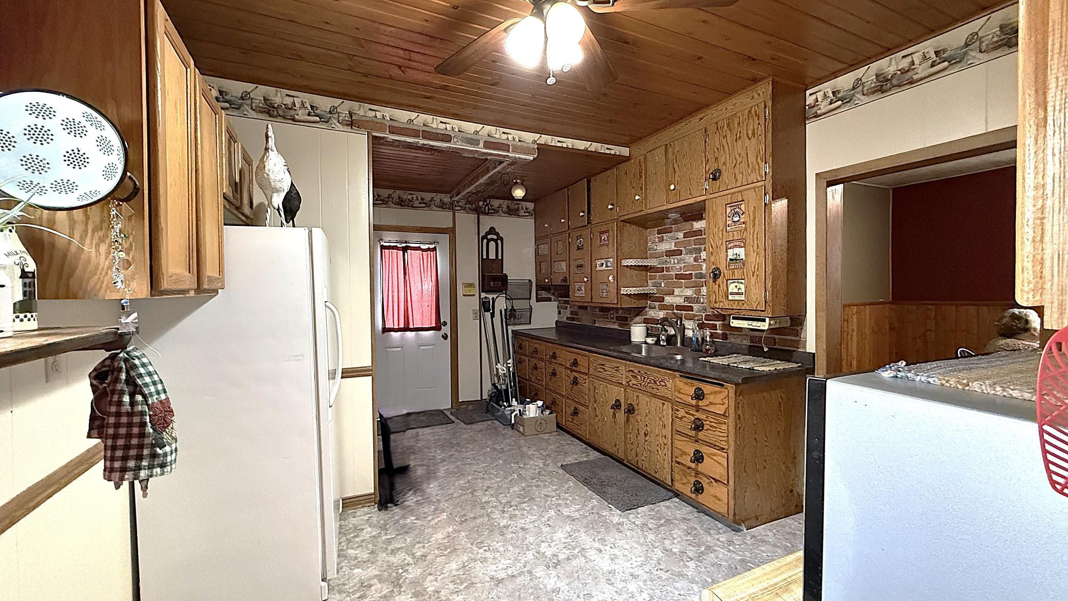 250 11th Avenue Property Photo 17
