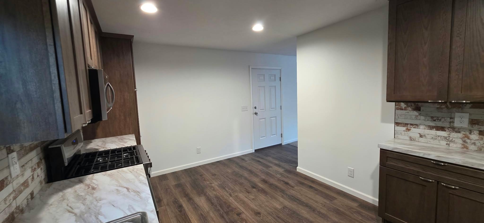 409 W Clark Street Property Photo 8