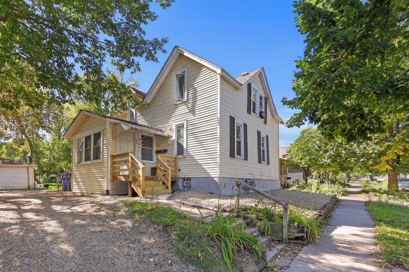 308 Stevens Street W Property Photo 1