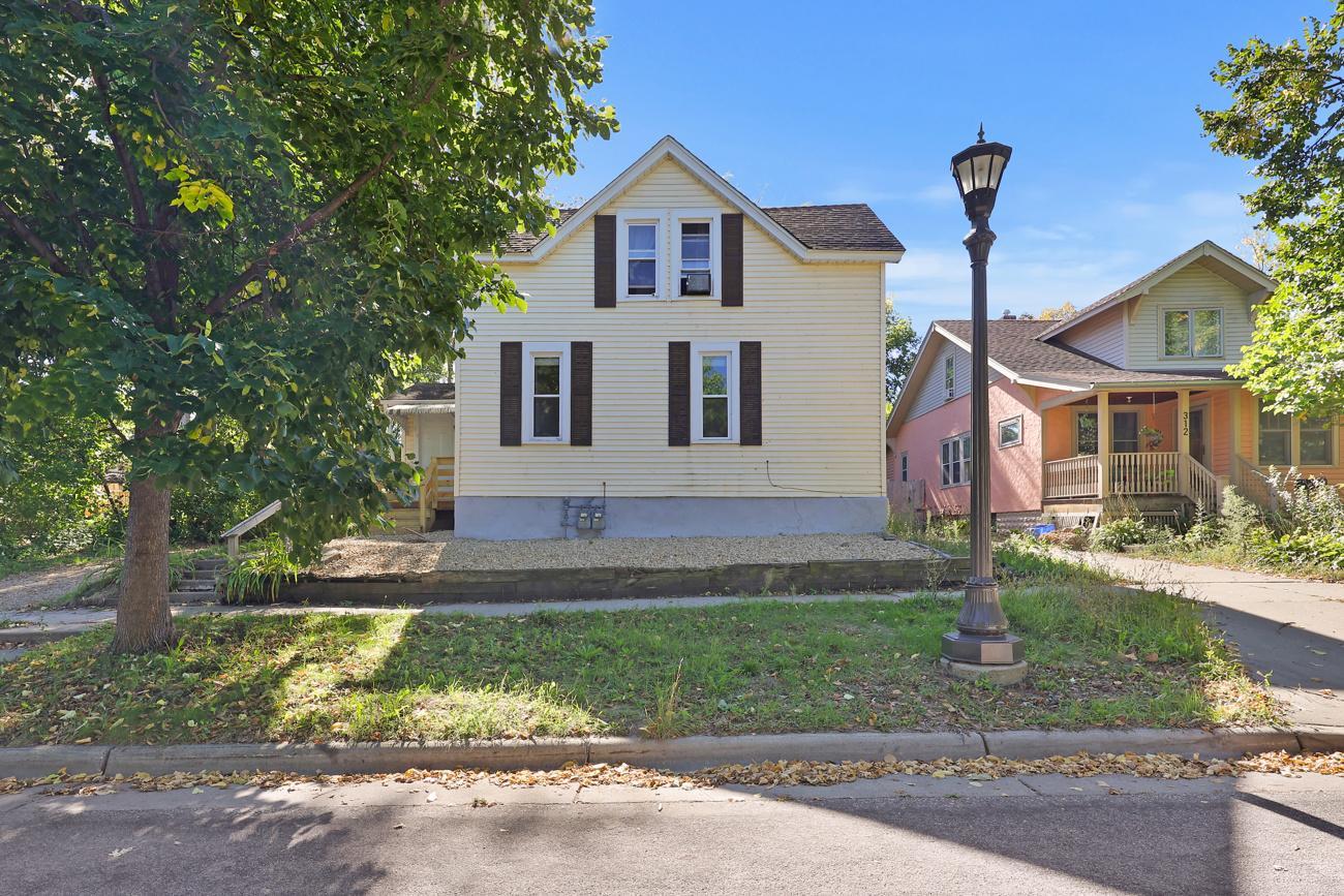 308 Stevens Street W Property Photo 3