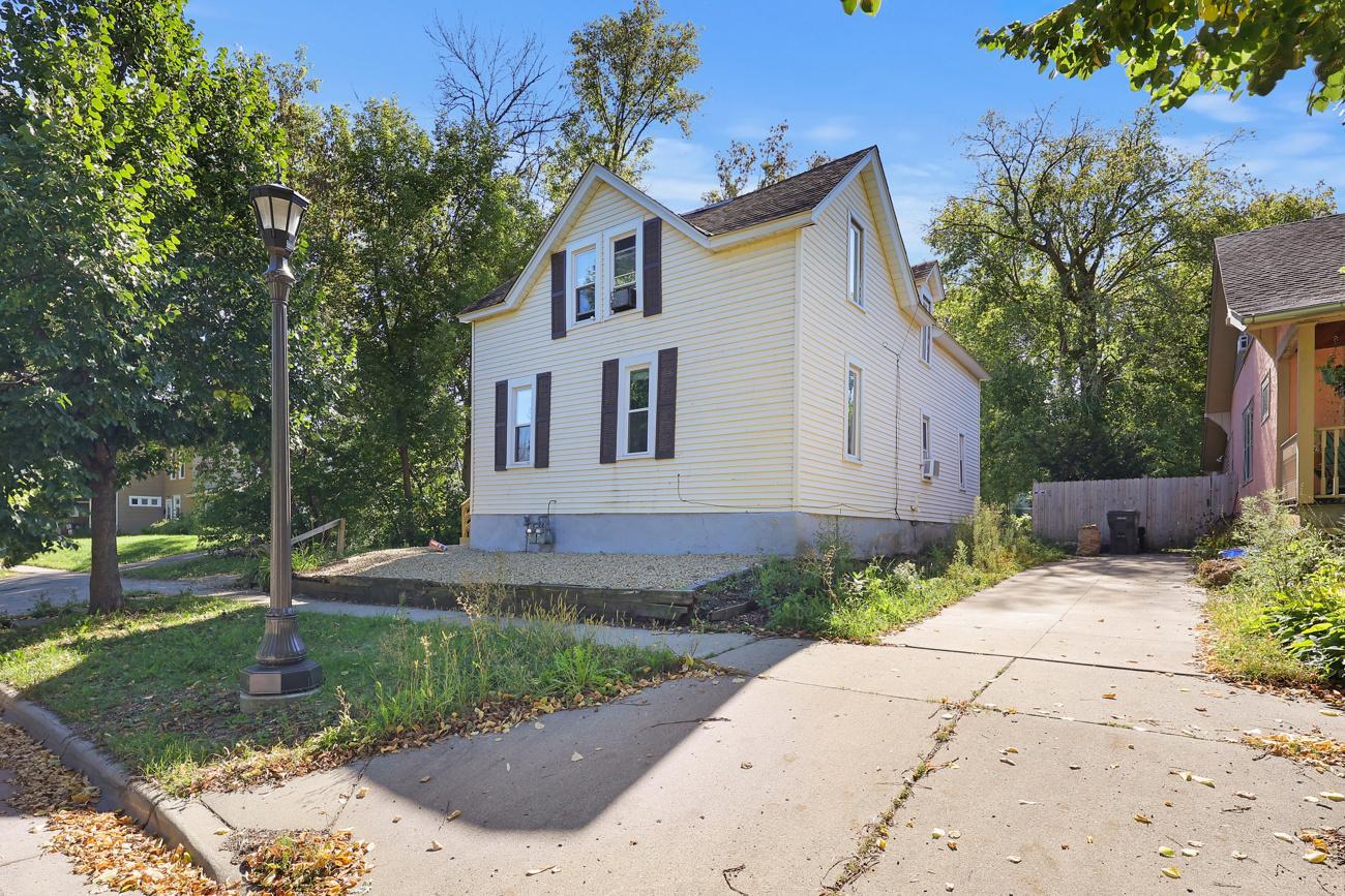 308 Stevens Street W Property Photo 4