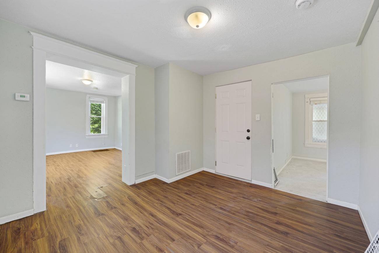 308 Stevens Street W Property Photo 6