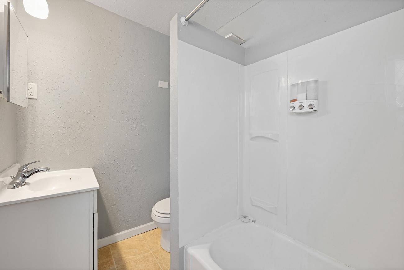308 Stevens Street W Property Photo 8