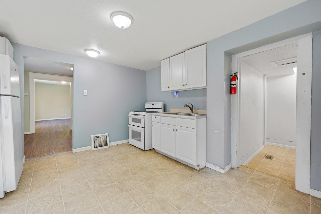 308 Stevens Street W Property Photo 9
