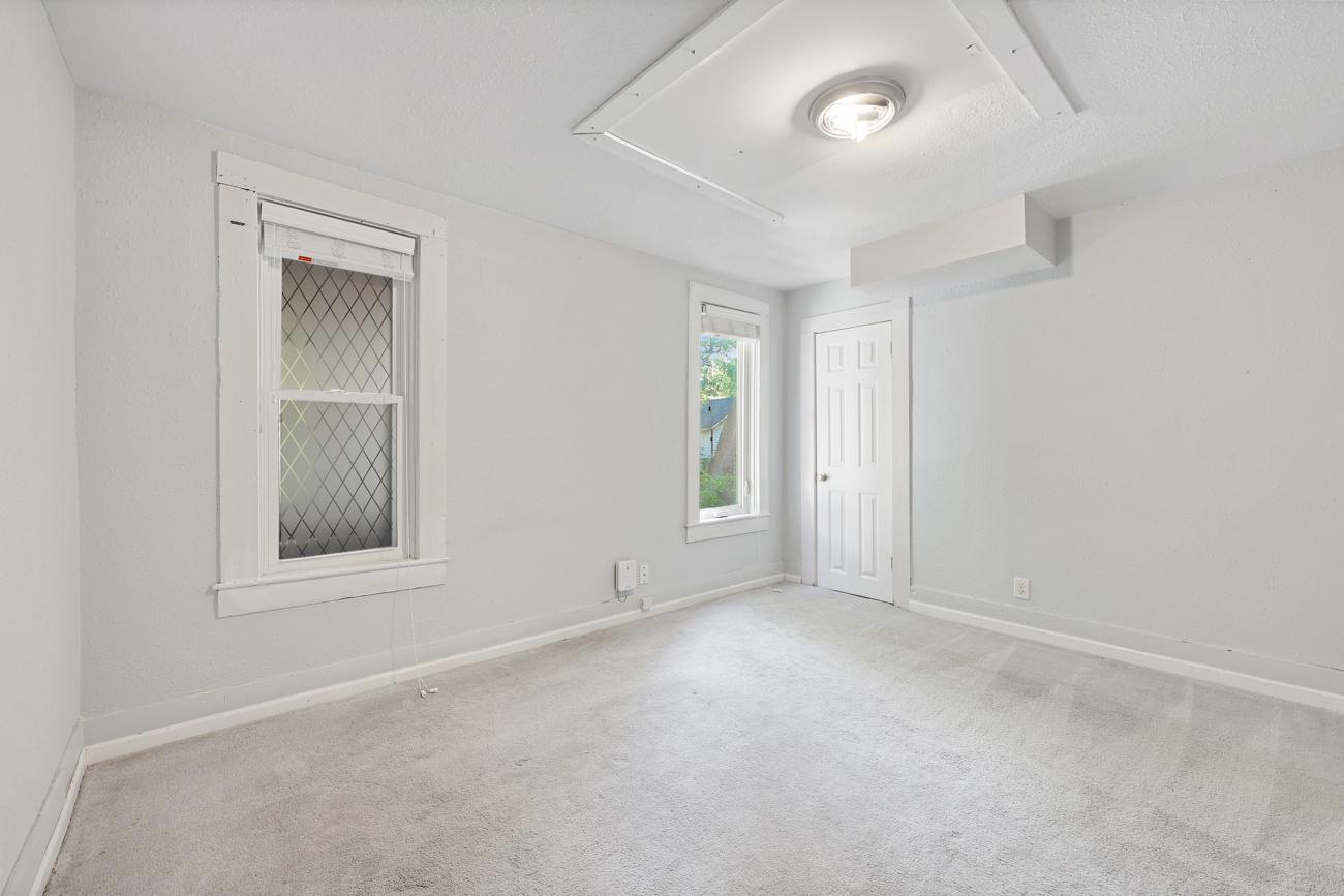 308 Stevens Street W Property Photo 11