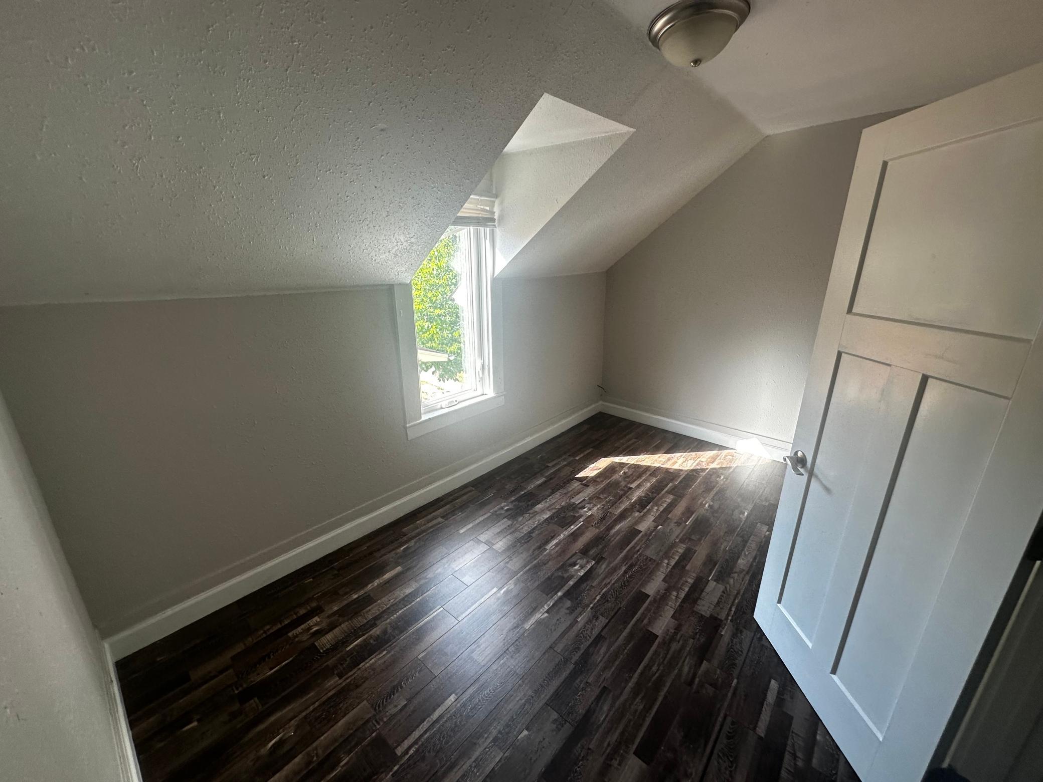 308 Stevens Street W Property Photo 16