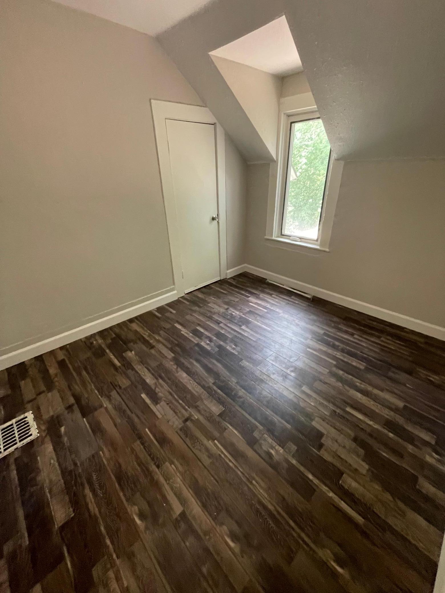 308 Stevens Street W Property Photo 18