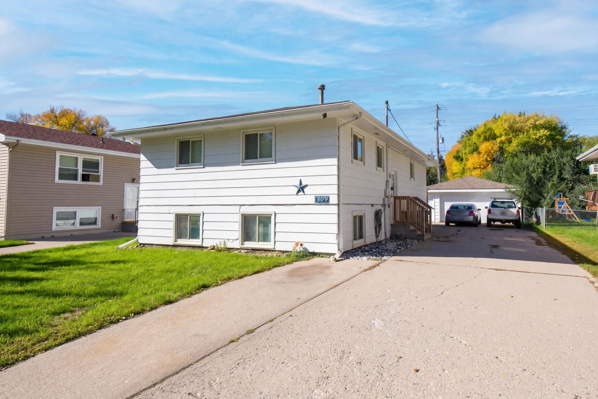 1309 16 1/2 Street S Property Photo 1