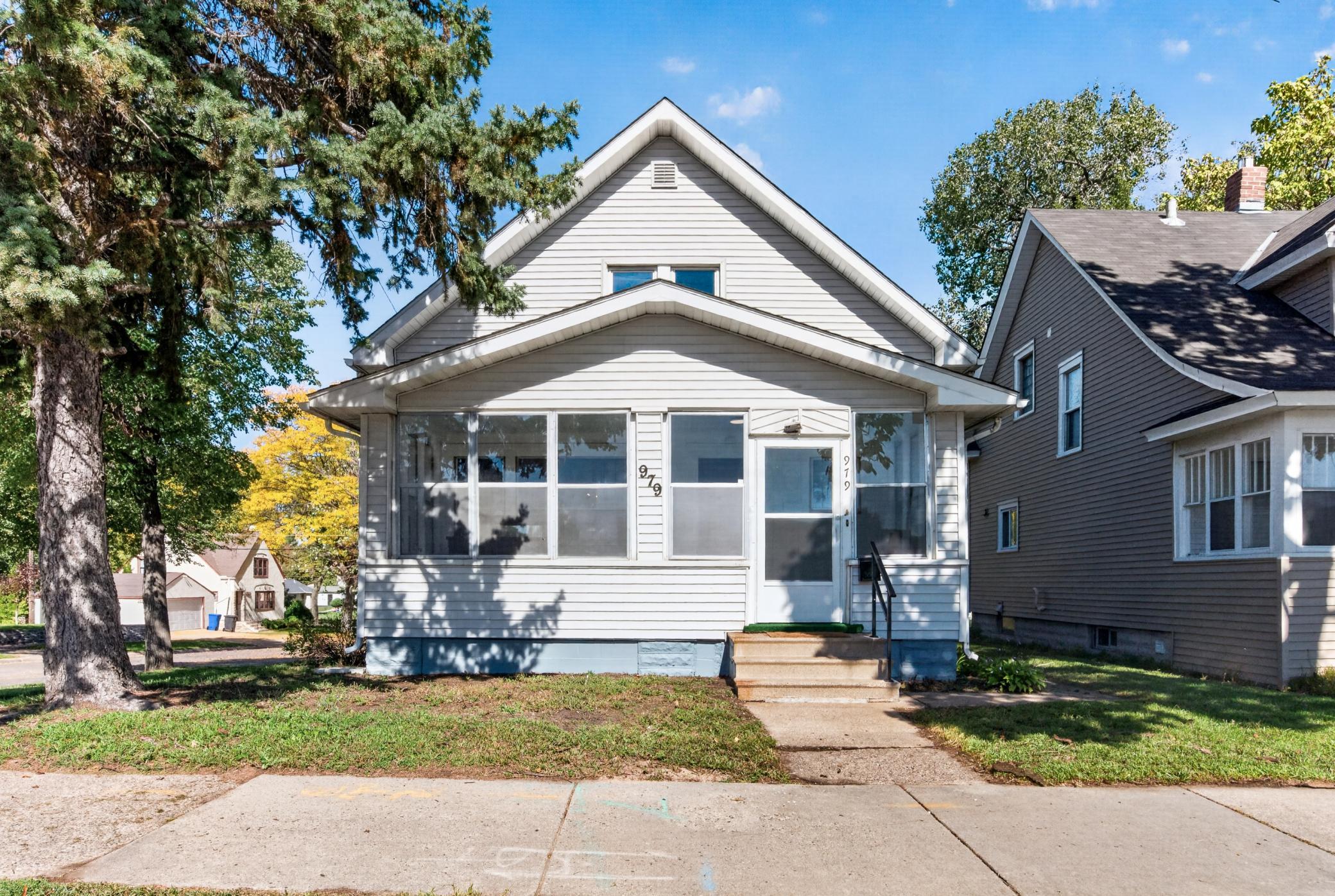 979 Saint Anthony Avenue Property Photo 1