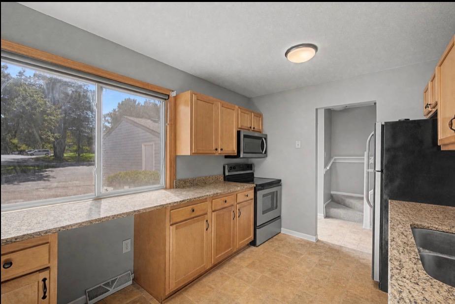2281 Pond Avenue Property Photo 5