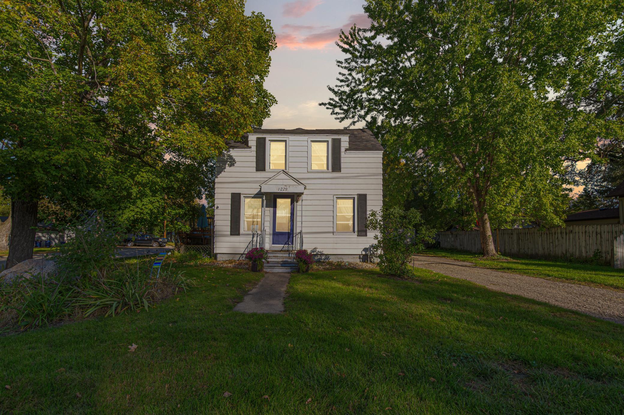 1229 1st Avenue Ne Property Photo 2