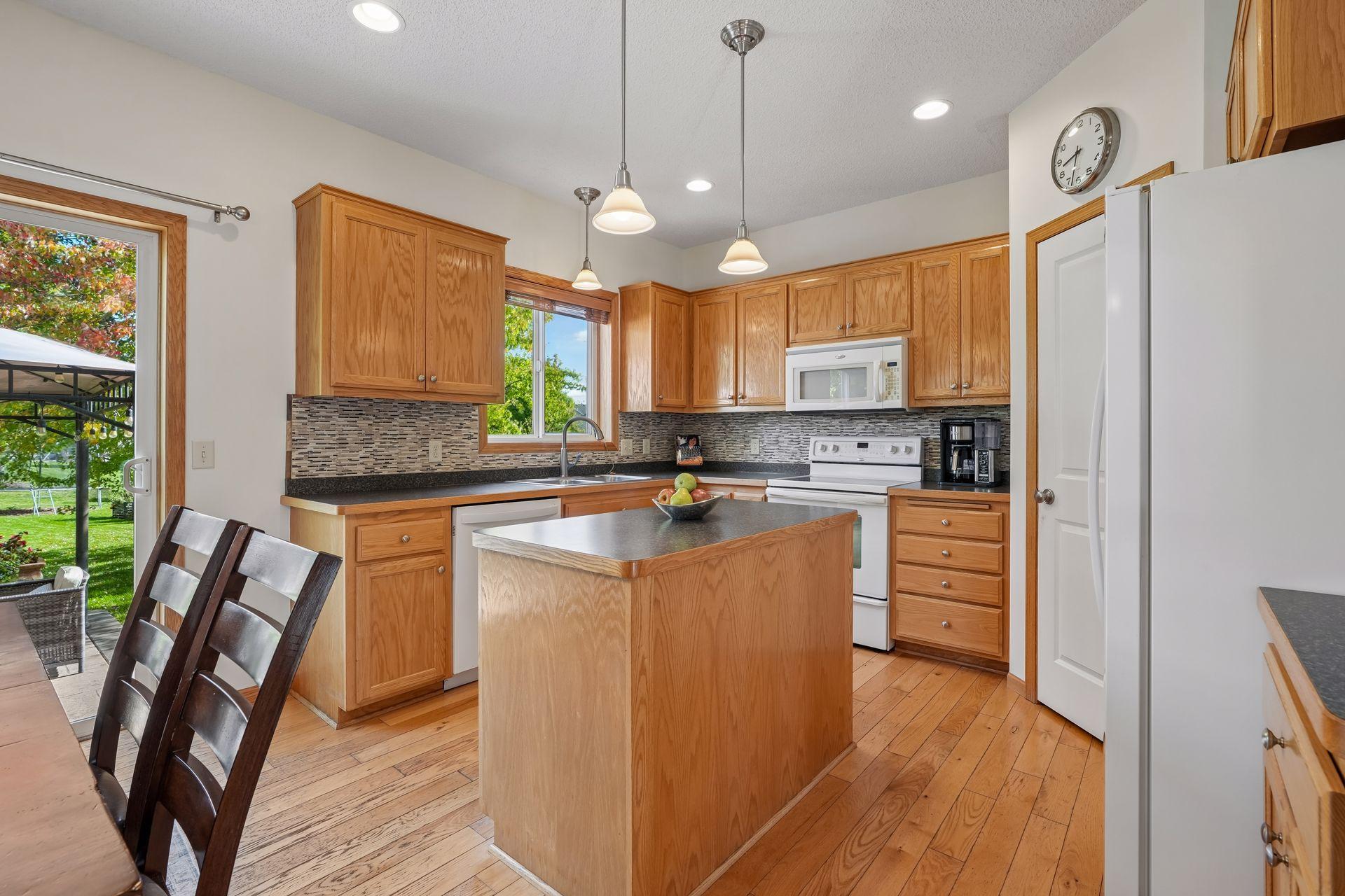 9537 Glacier Road Property Photo 22