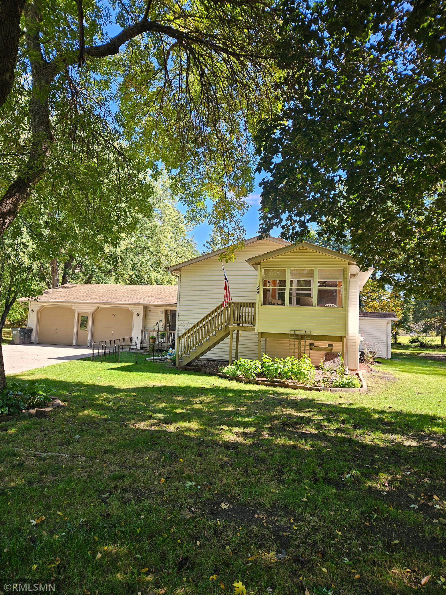 24 Willow Circle Property Photo 1