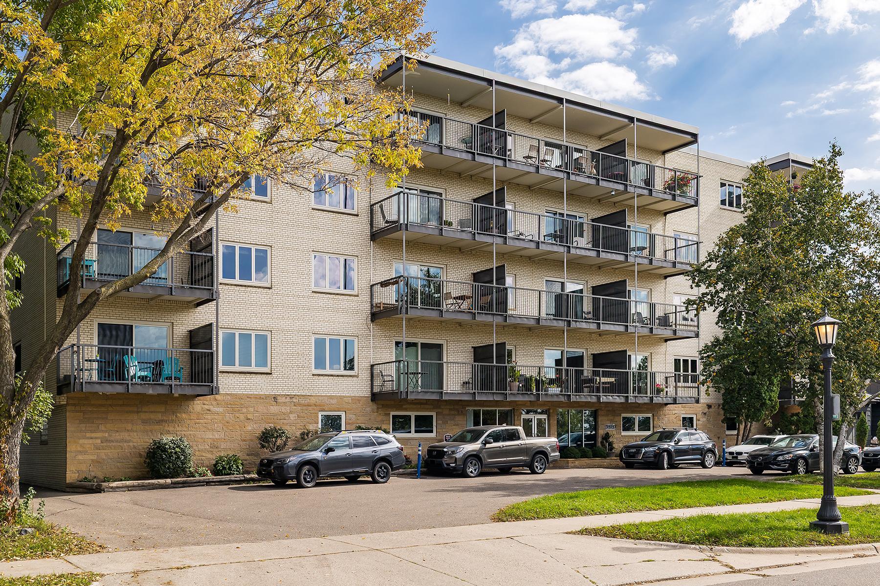 200 Mississippi River Boulevard N 1c Property Photo 1