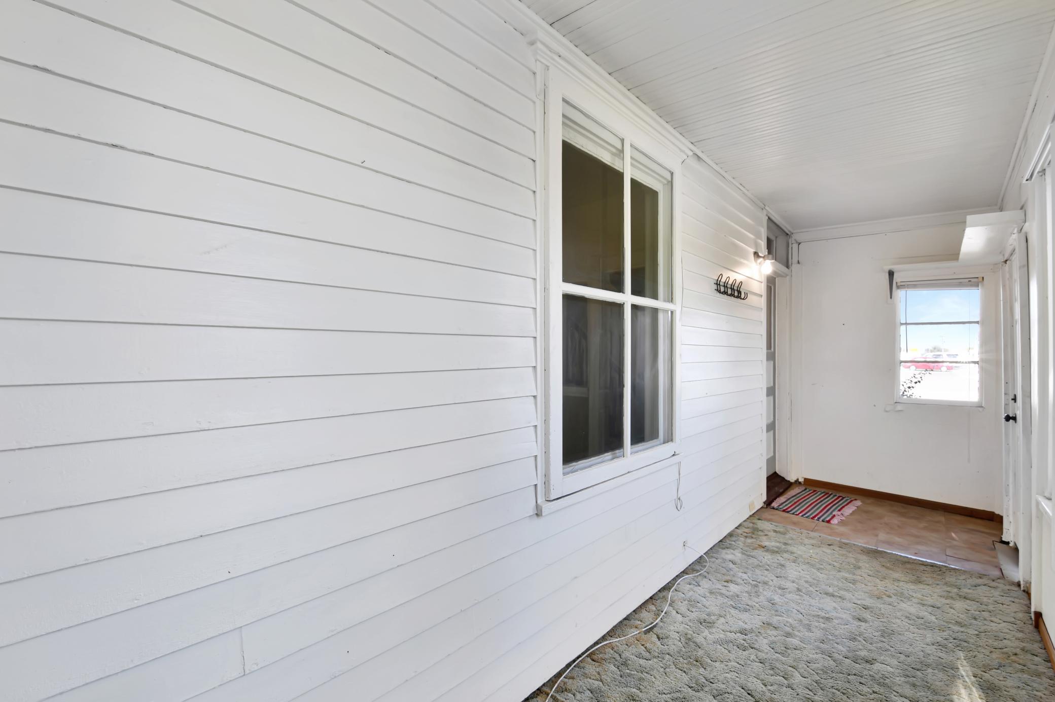 523 Front Street N Property Photo 3