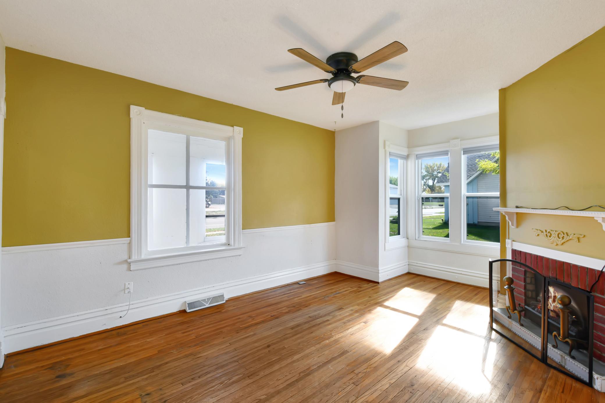 523 Front Street N Property Photo 7