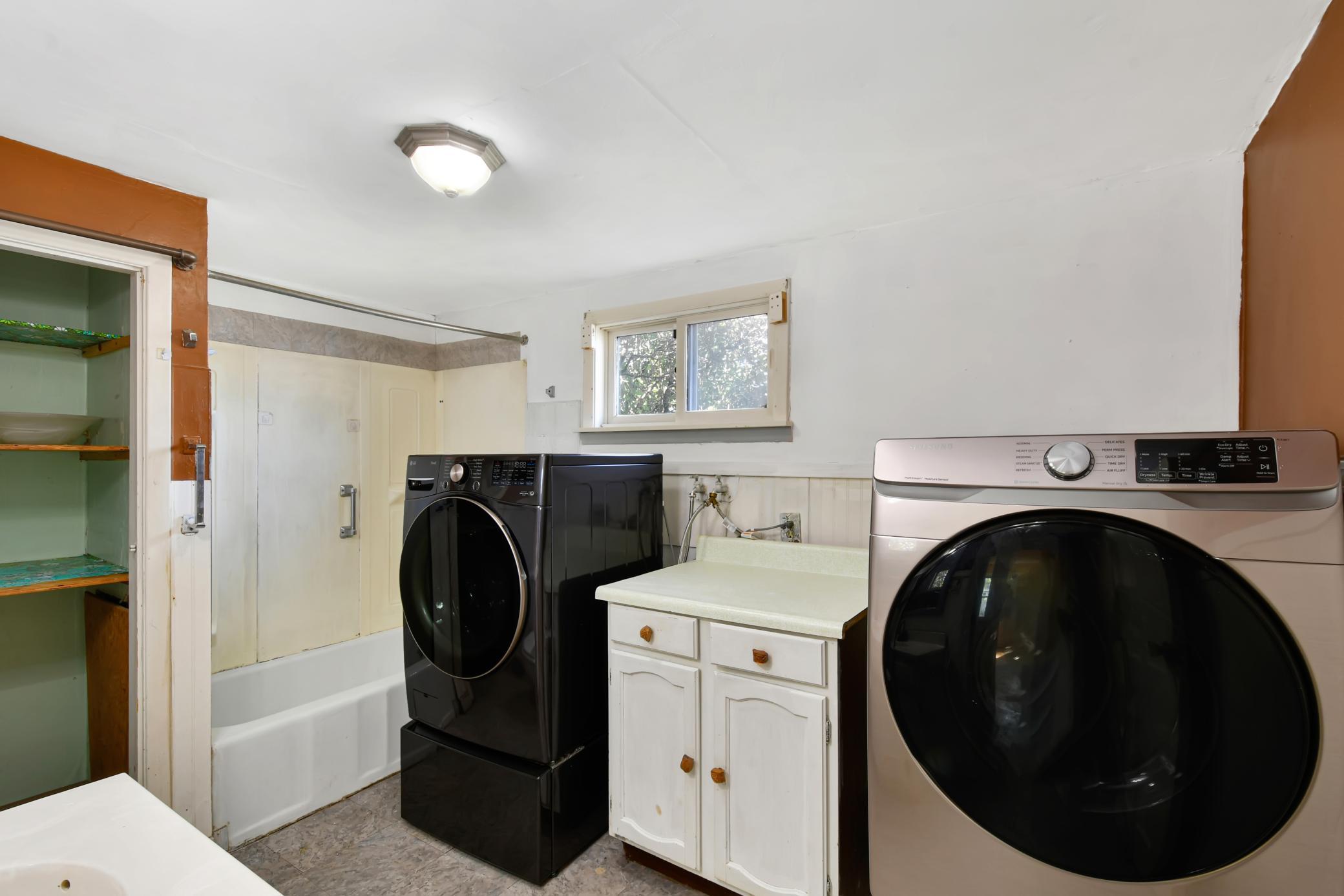 523 Front Street N Property Photo 11