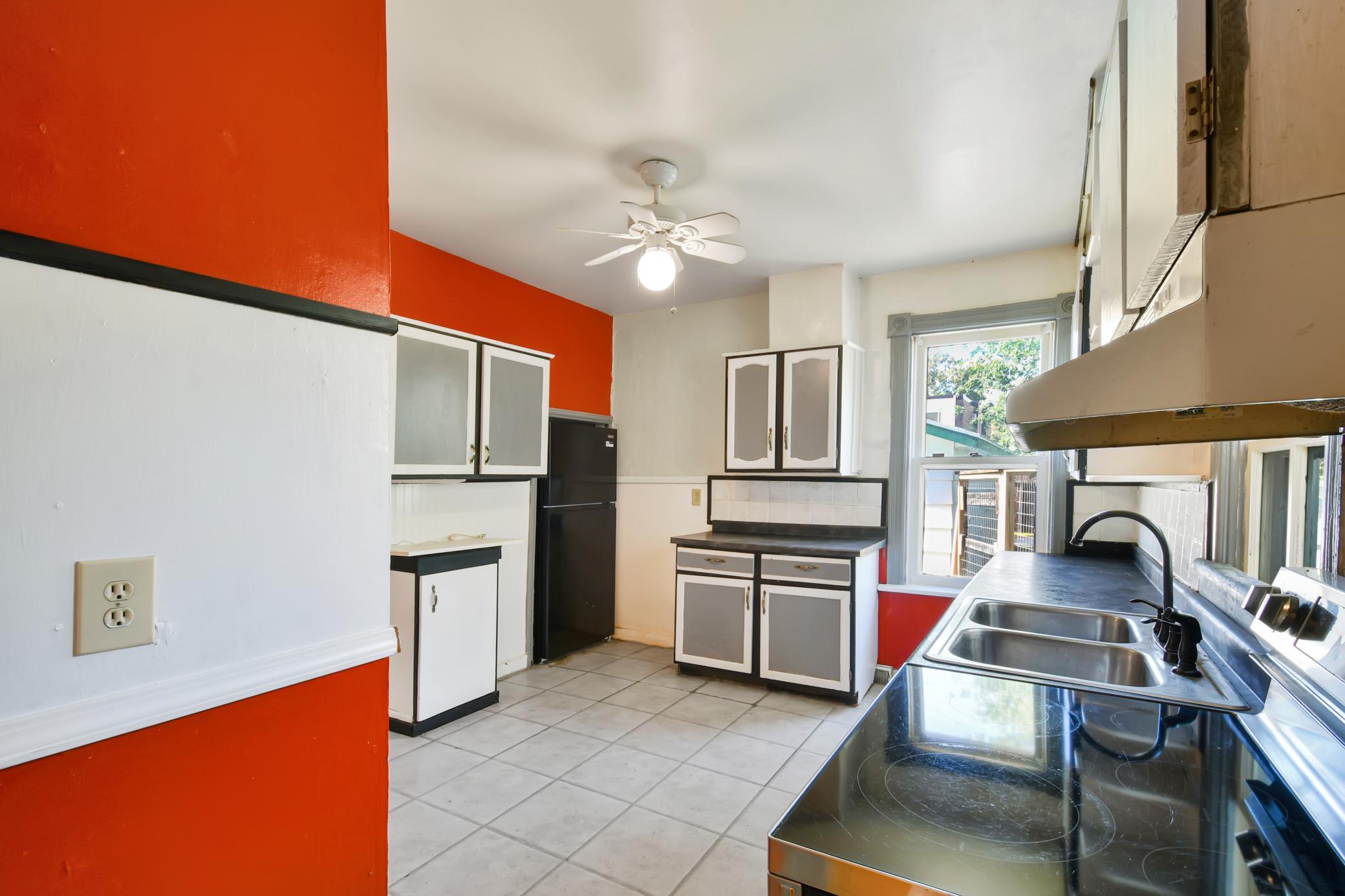 523 Front Street N Property Photo 21
