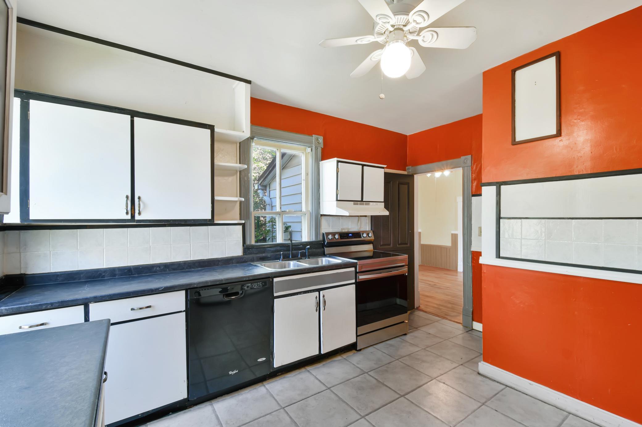 523 Front Street N Property Photo 24