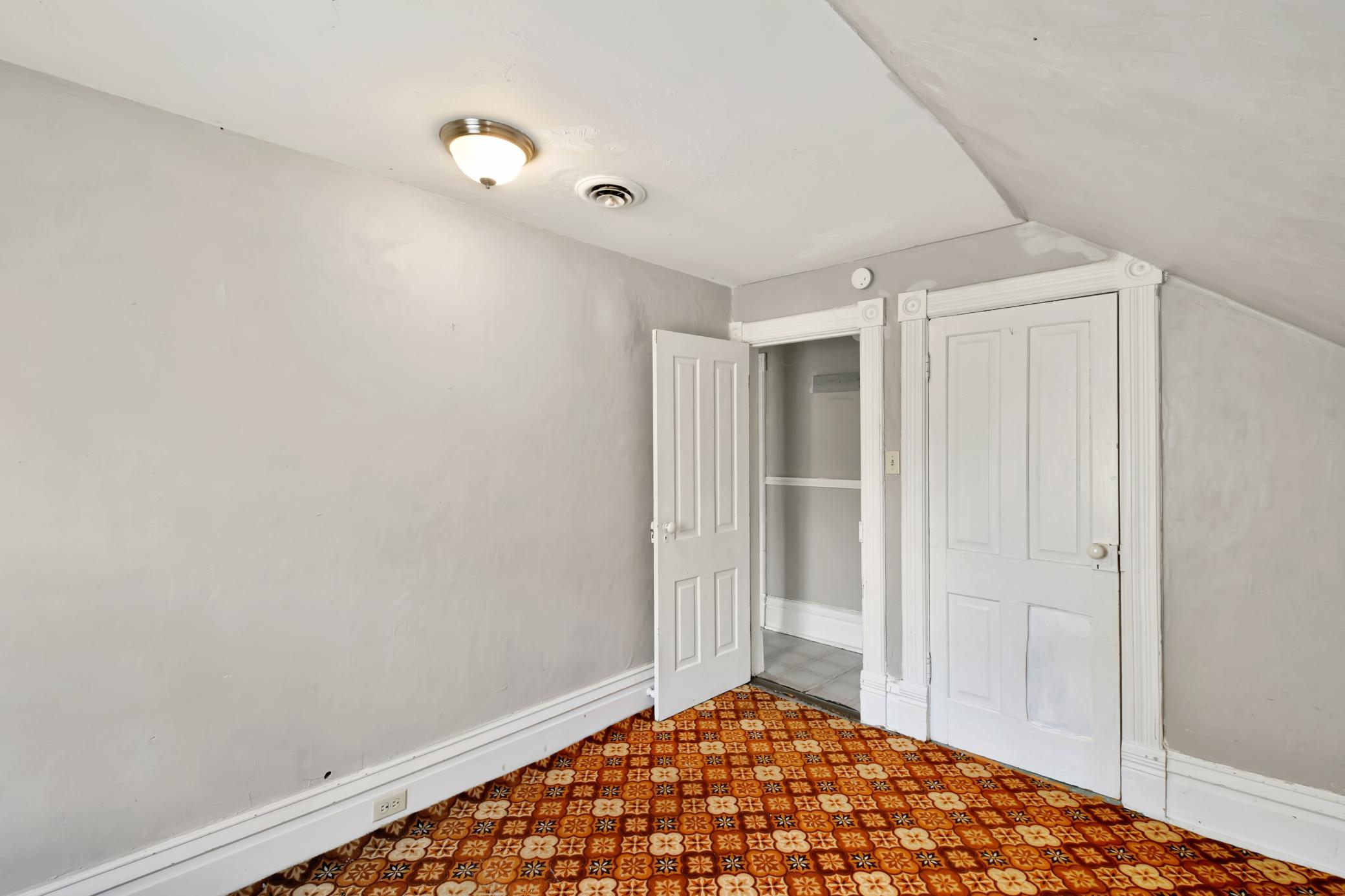 523 Front Street N Property Photo 35