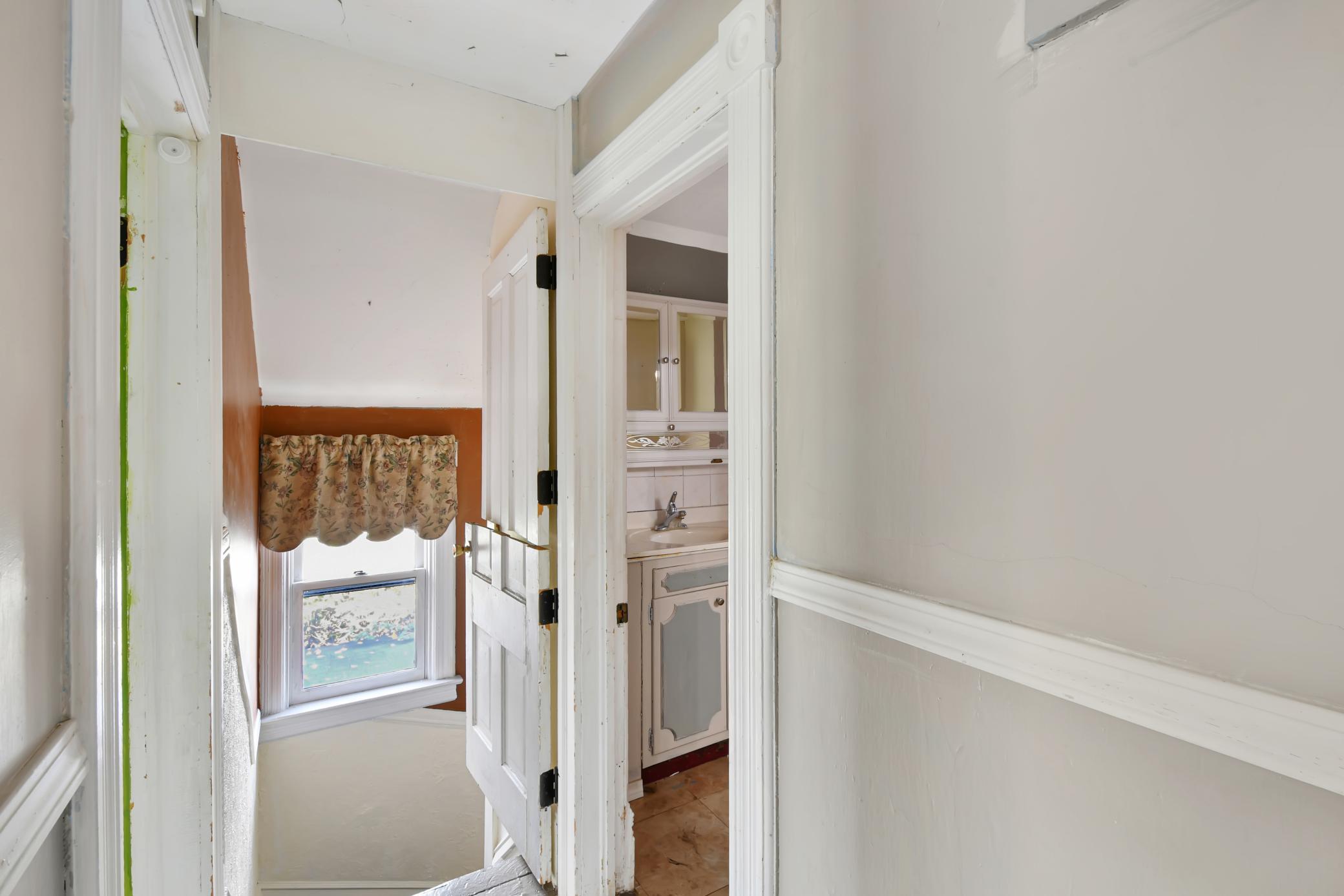 523 Front Street N Property Photo 36