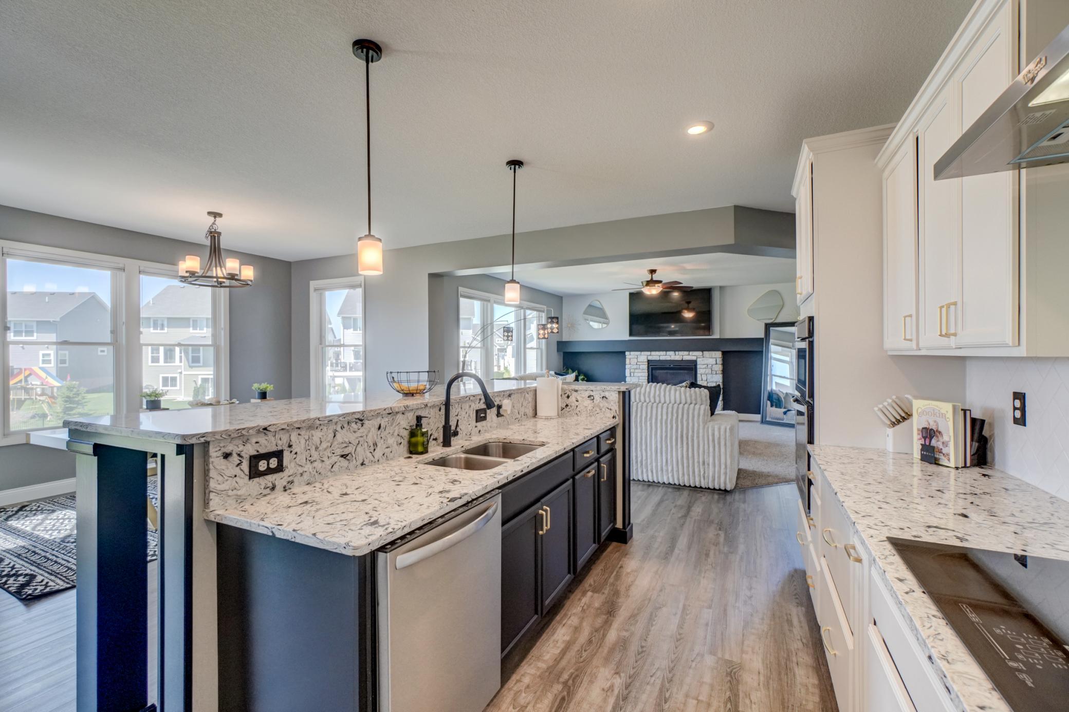 5204 Porchlight Bay Property Photo 16