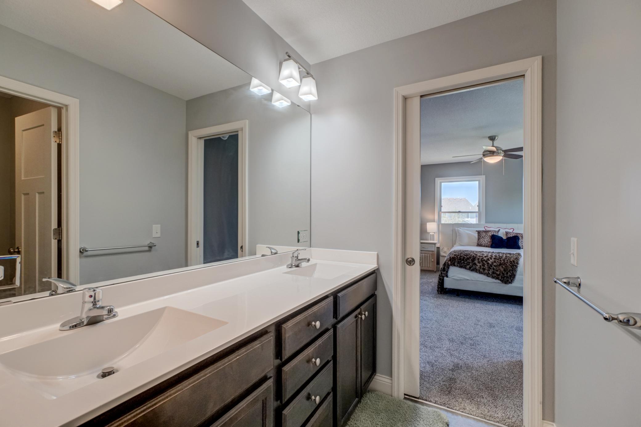 5204 Porchlight Bay Property Photo 25