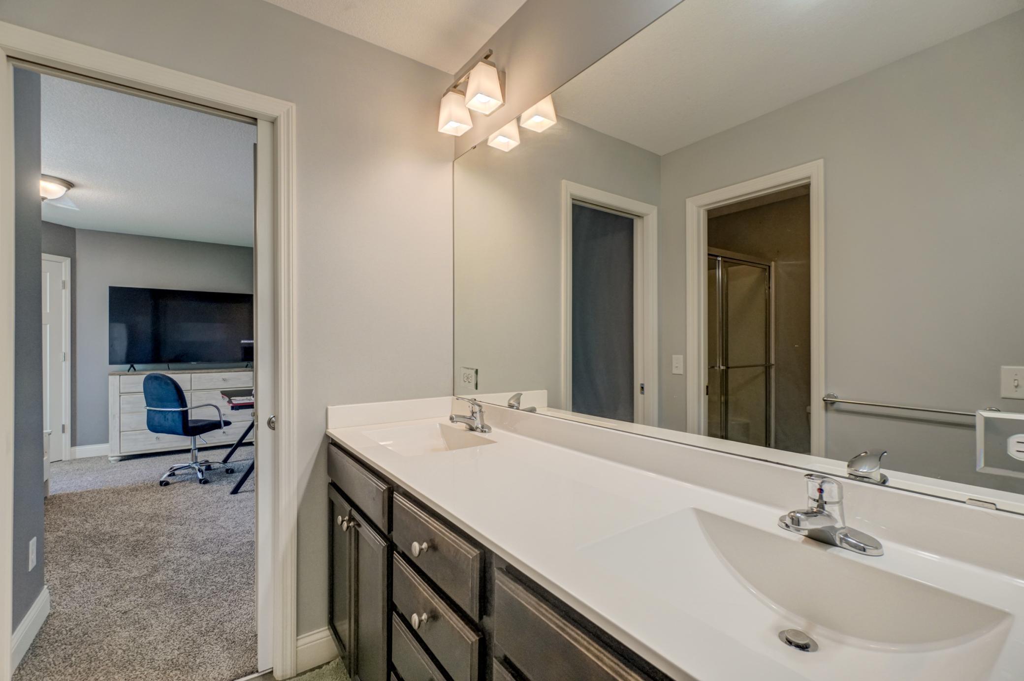 5204 Porchlight Bay Property Photo 26