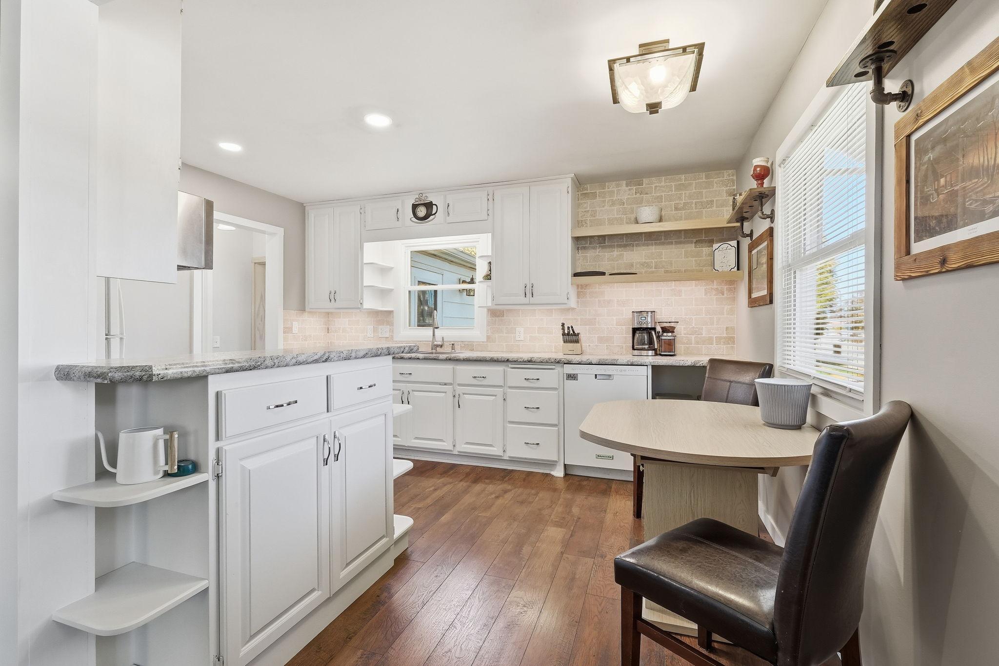 611 Central Avenue Property Photo 6