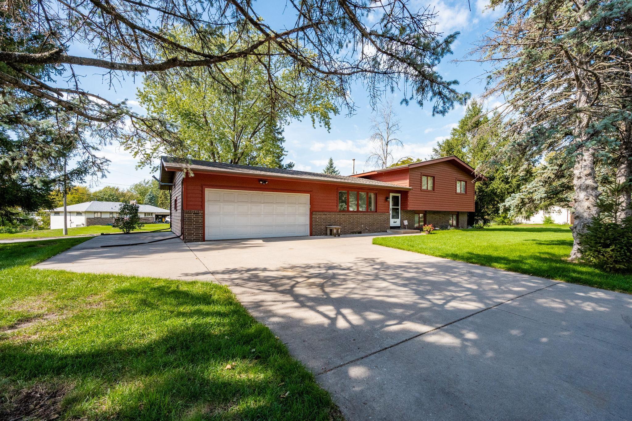 7901 Douglas Drive N Property Photo 1