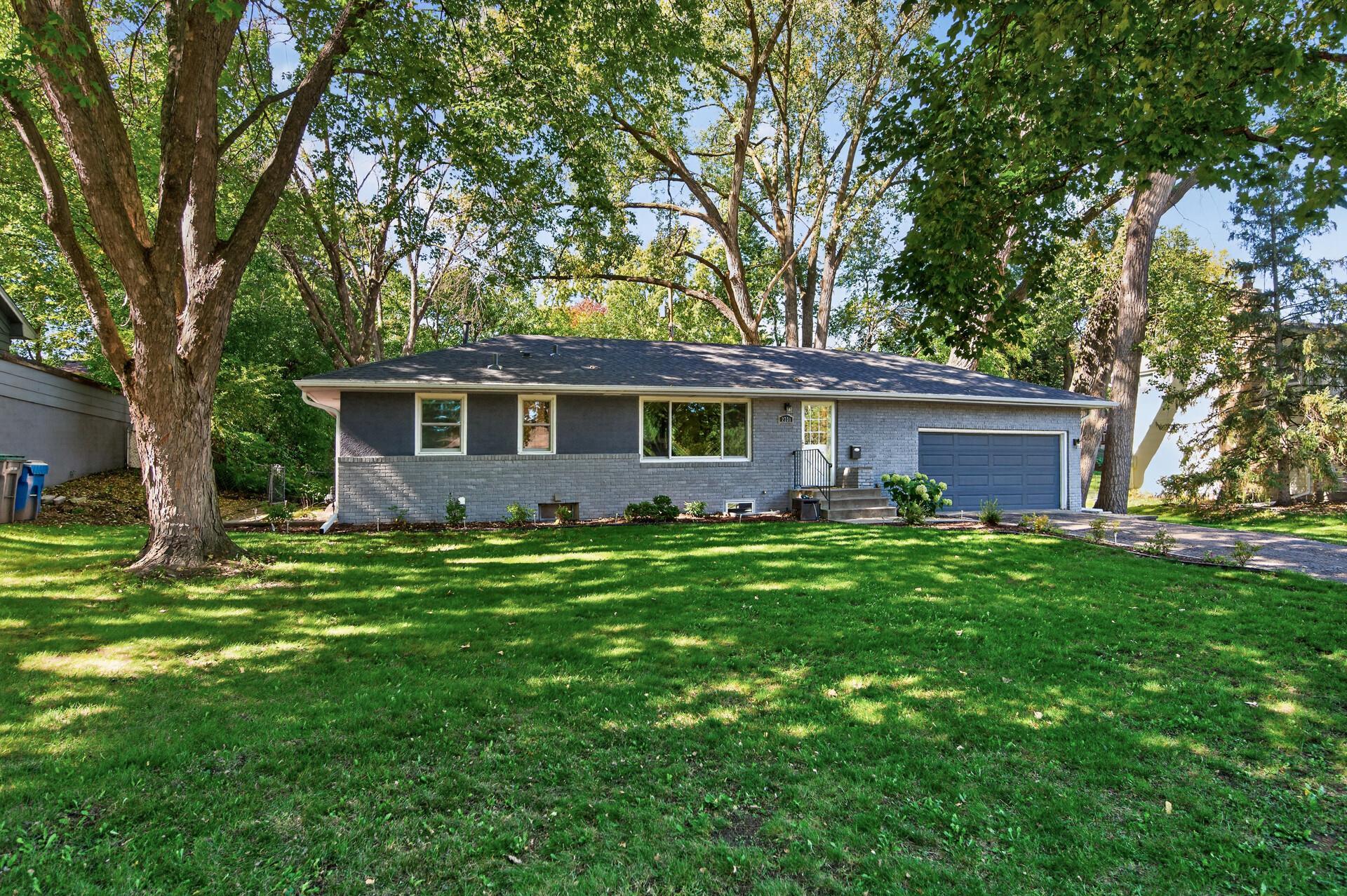 2731 Lee Avenue N Property Photo 1