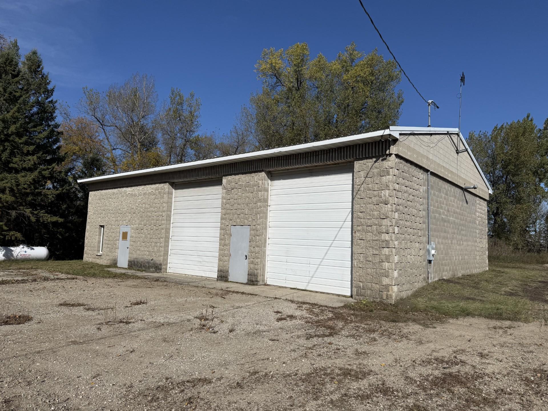 18202 County Highway 33 Property Photo 1