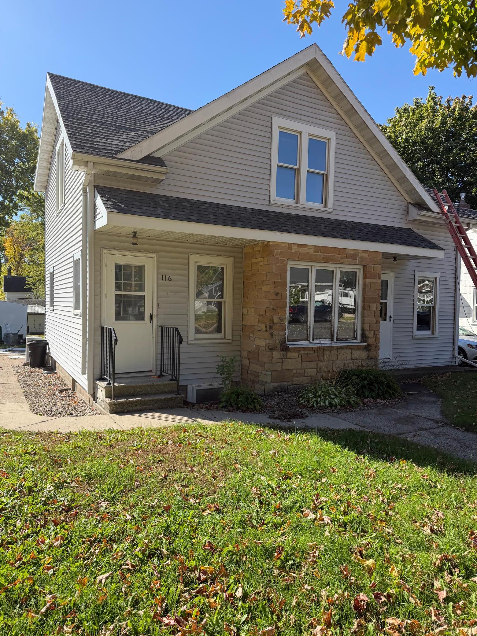 116 E Adams Street Property Photo 1