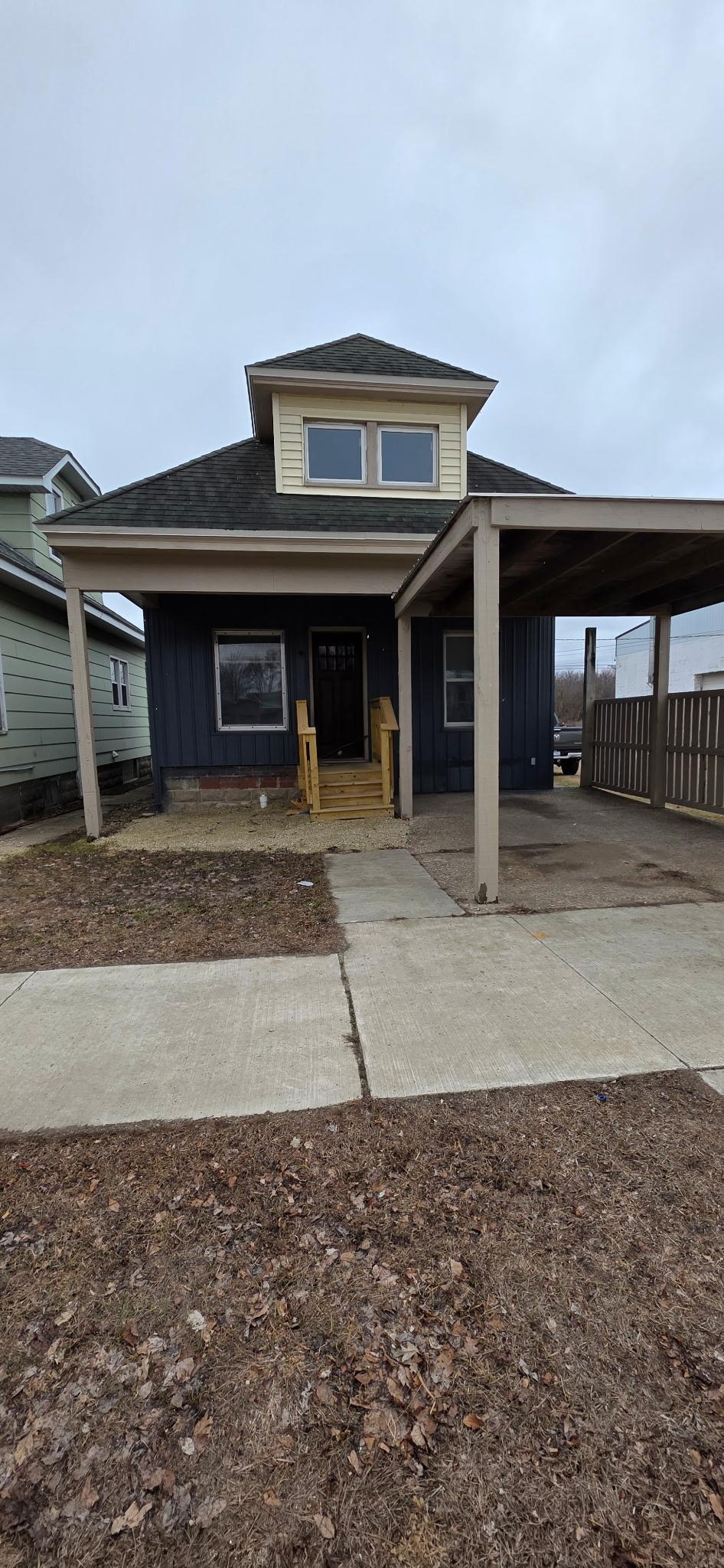 209 Main St Property Photo 1