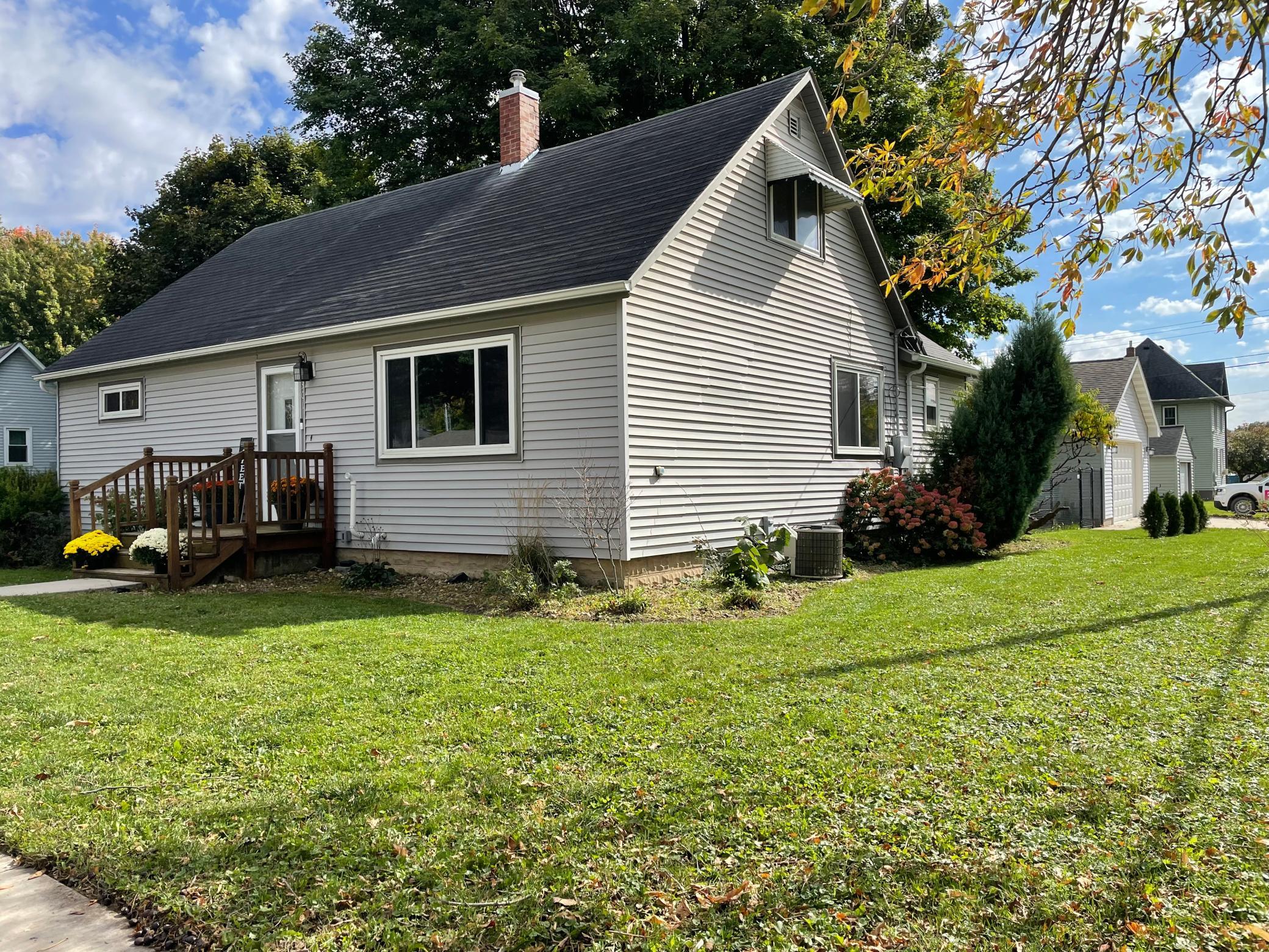 301 1st Street Se Property Photo 1