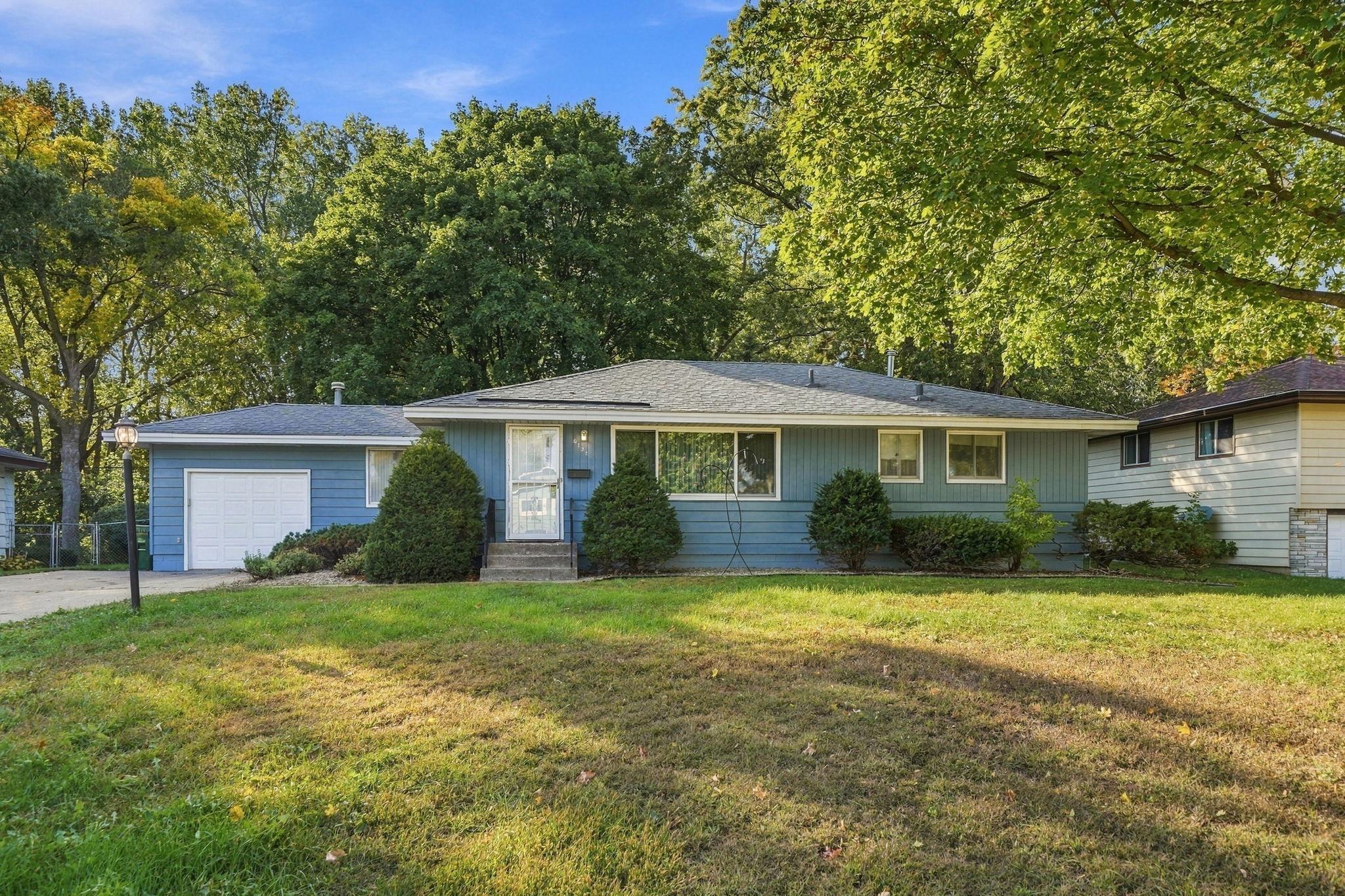 6131 Lee Avenue N Property Photo 1