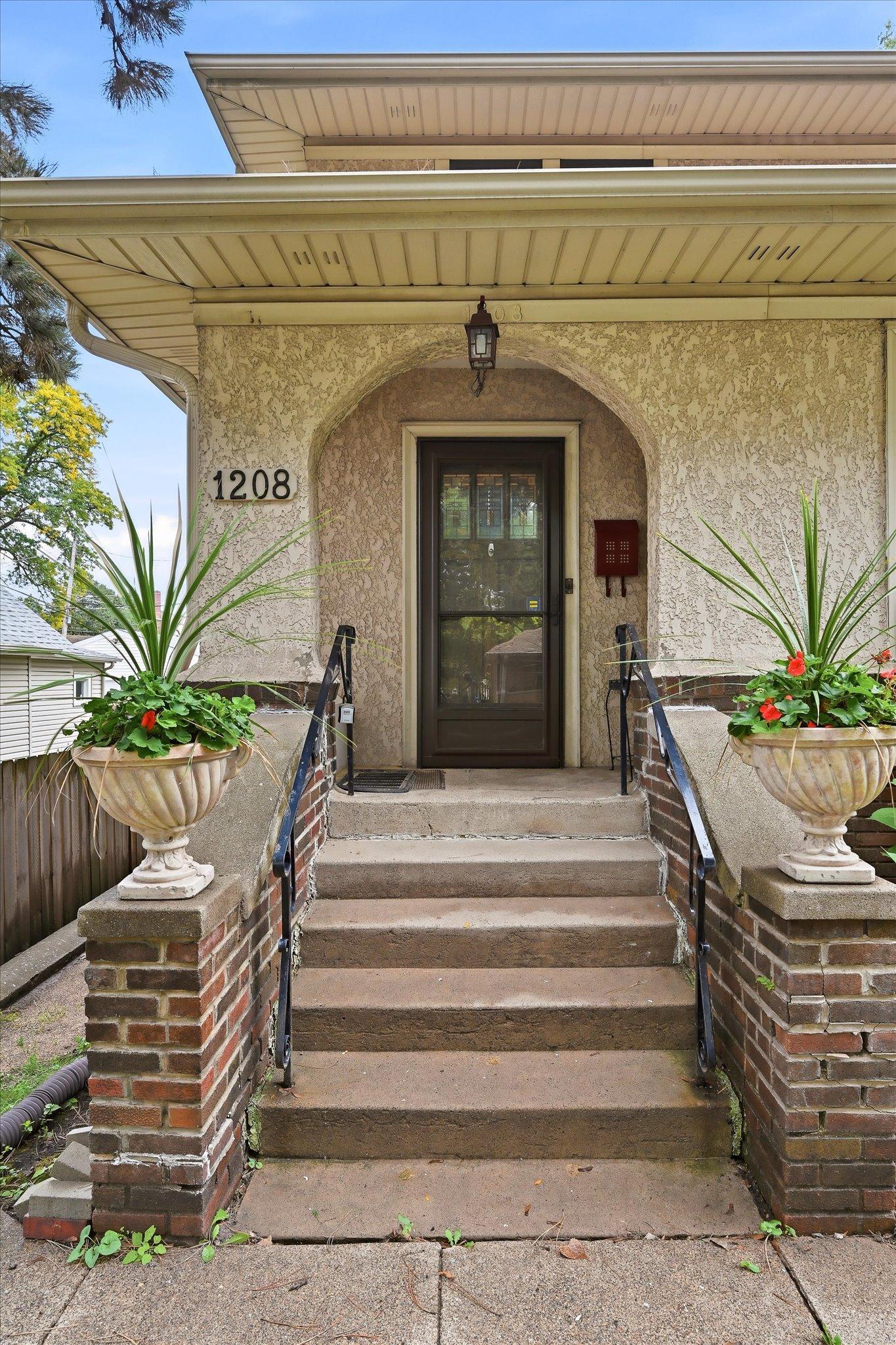 1208 Palace Avenue Property Photo 2