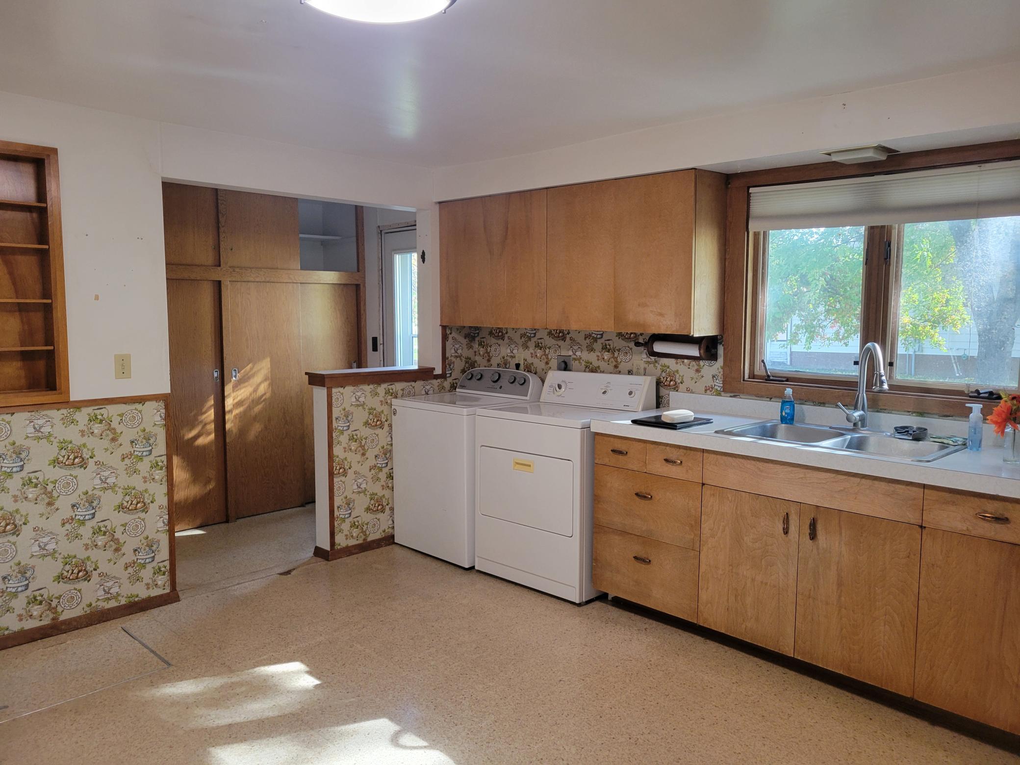 614 S Douglas Avenue Property Photo 3