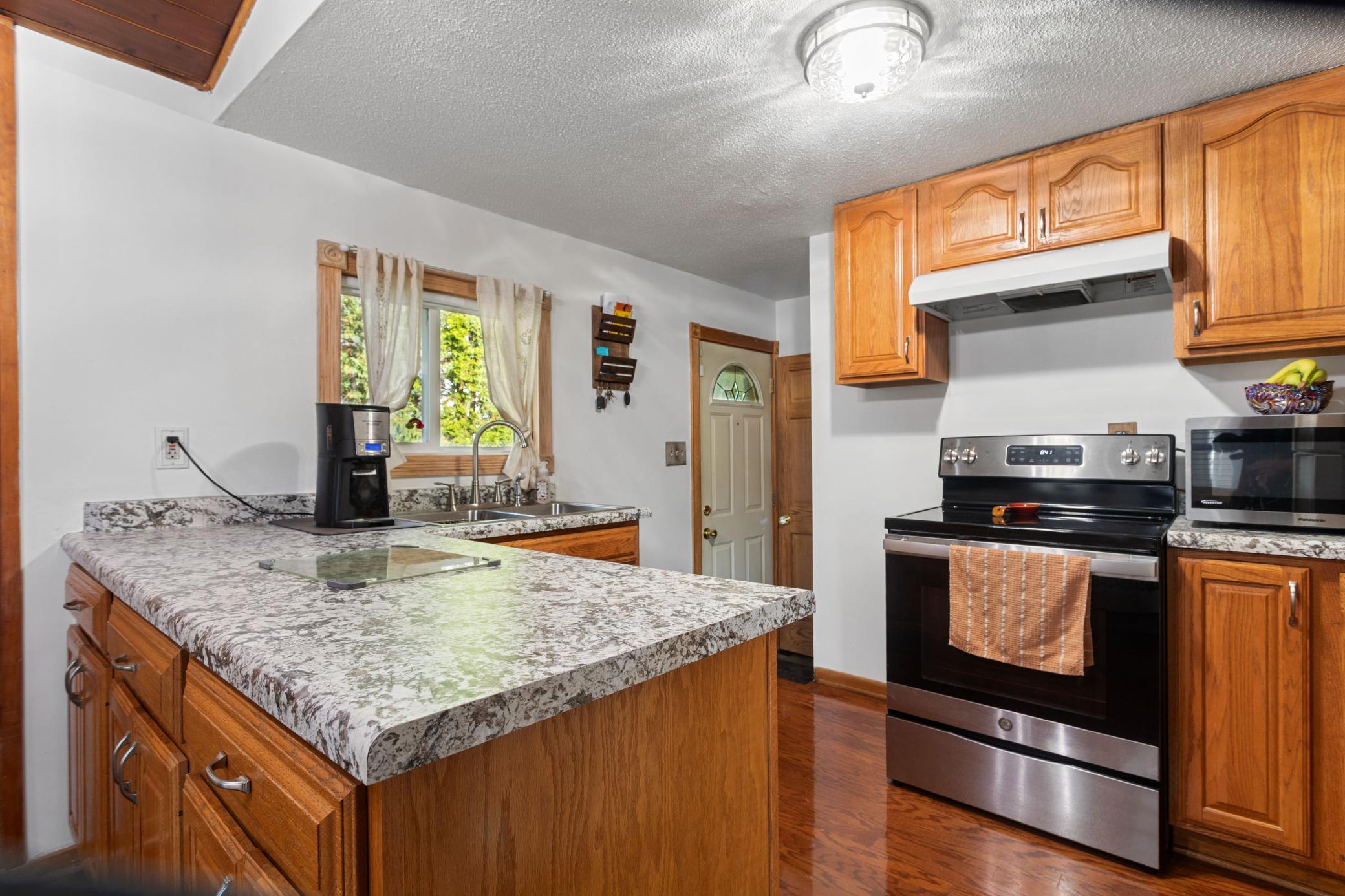1326 Reaney Avenue Property Photo 1