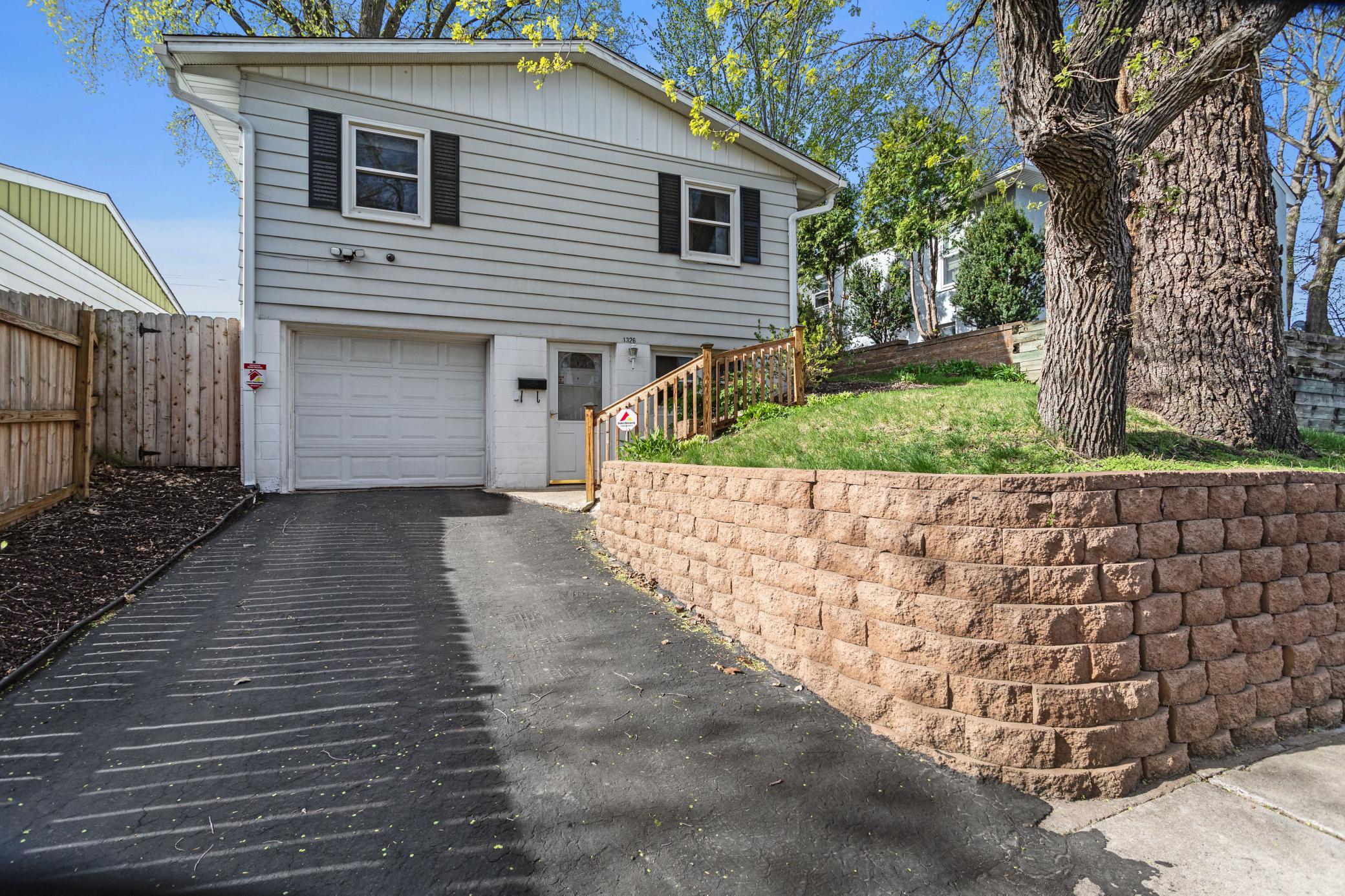 1326 Reaney Avenue Property Photo 3