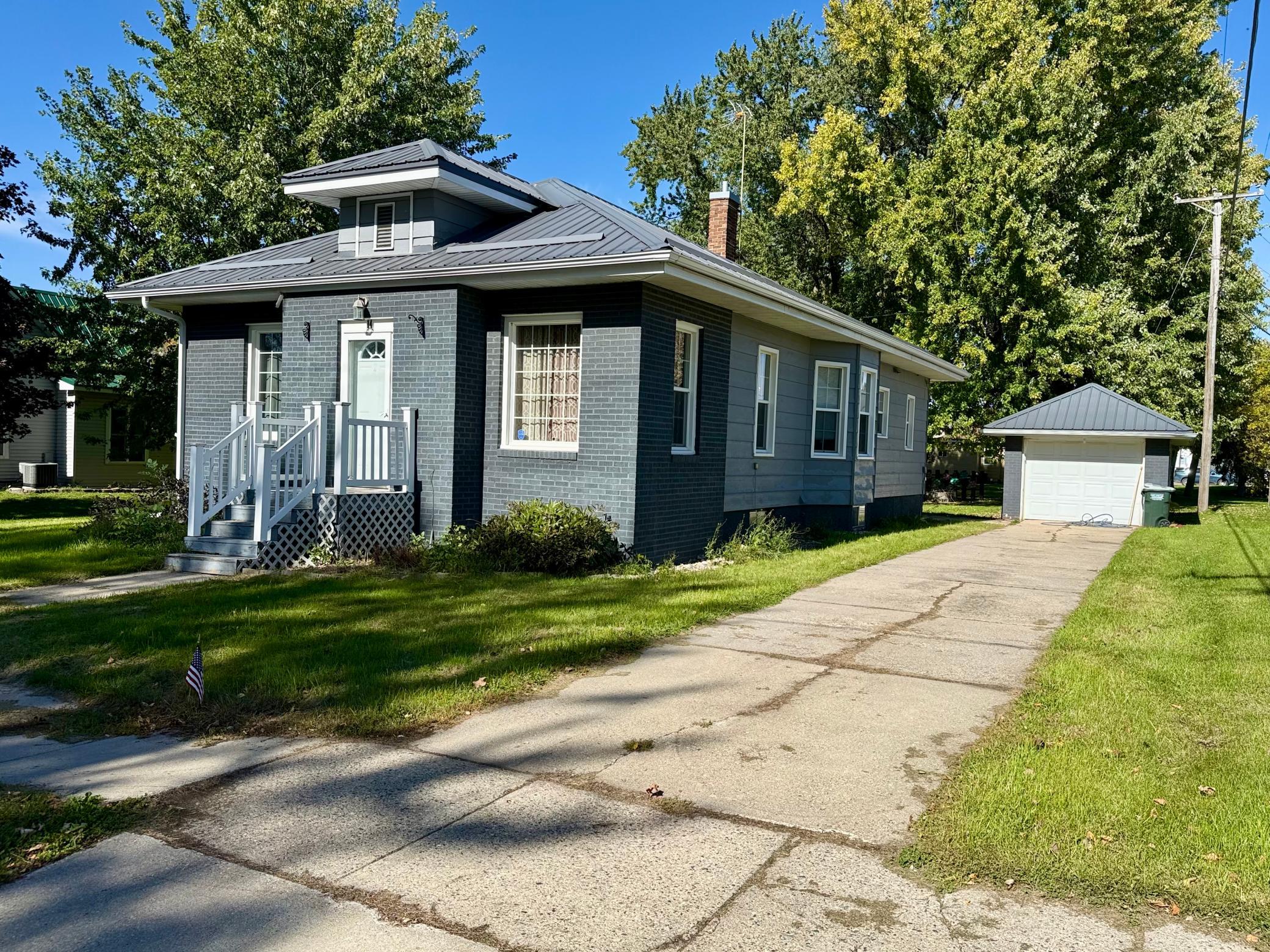 14 W Oak Street Property Photo 1